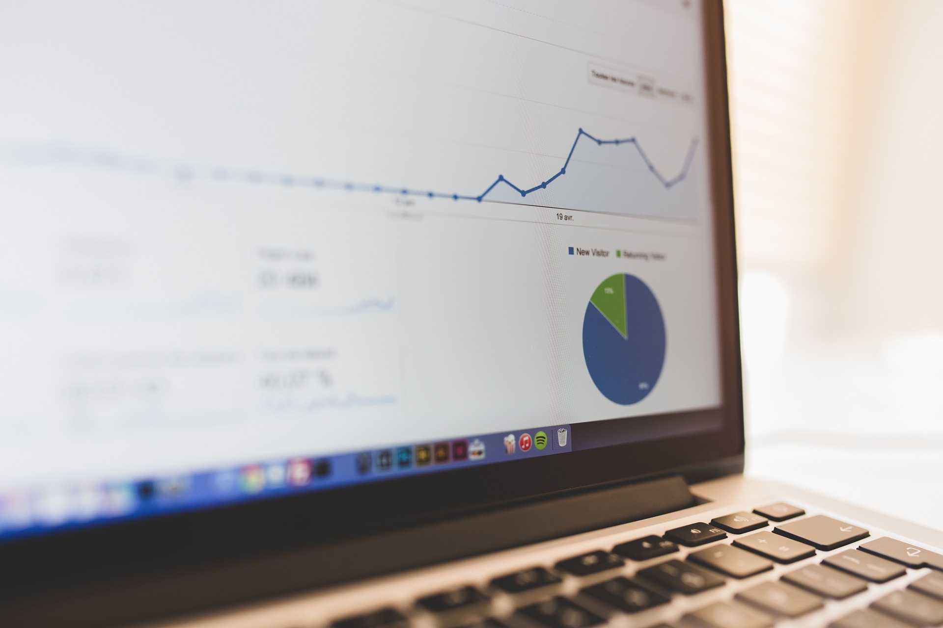 Con il termine inglese Keyword si intendono una o più parole che gli utenti scrivono nei motori di ricerca per trovare e consultare i siti Web di loro interesse