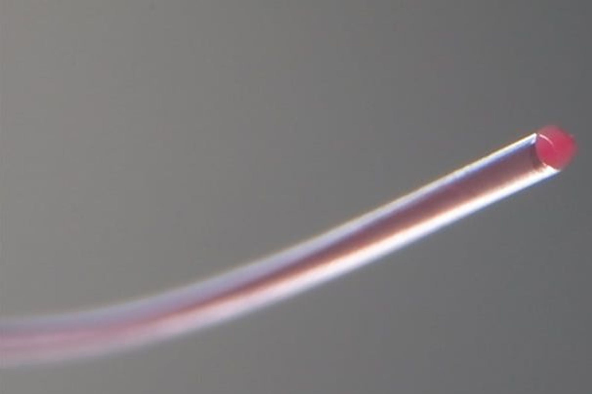 Fibre ottiche a nucleo liquido per innalzare la conduttività