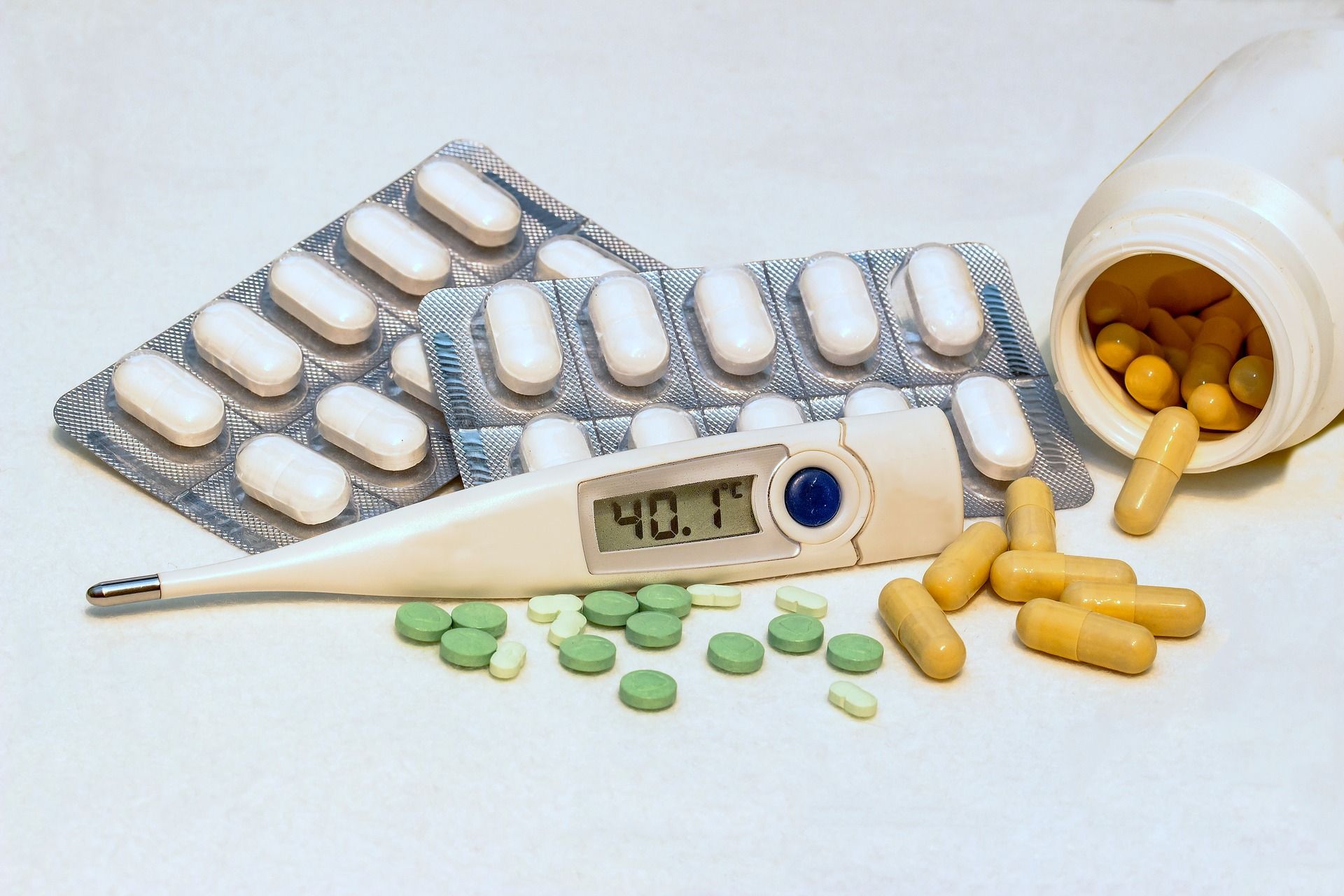 Termometro e farmaci sono l'armamentario degli ammalati