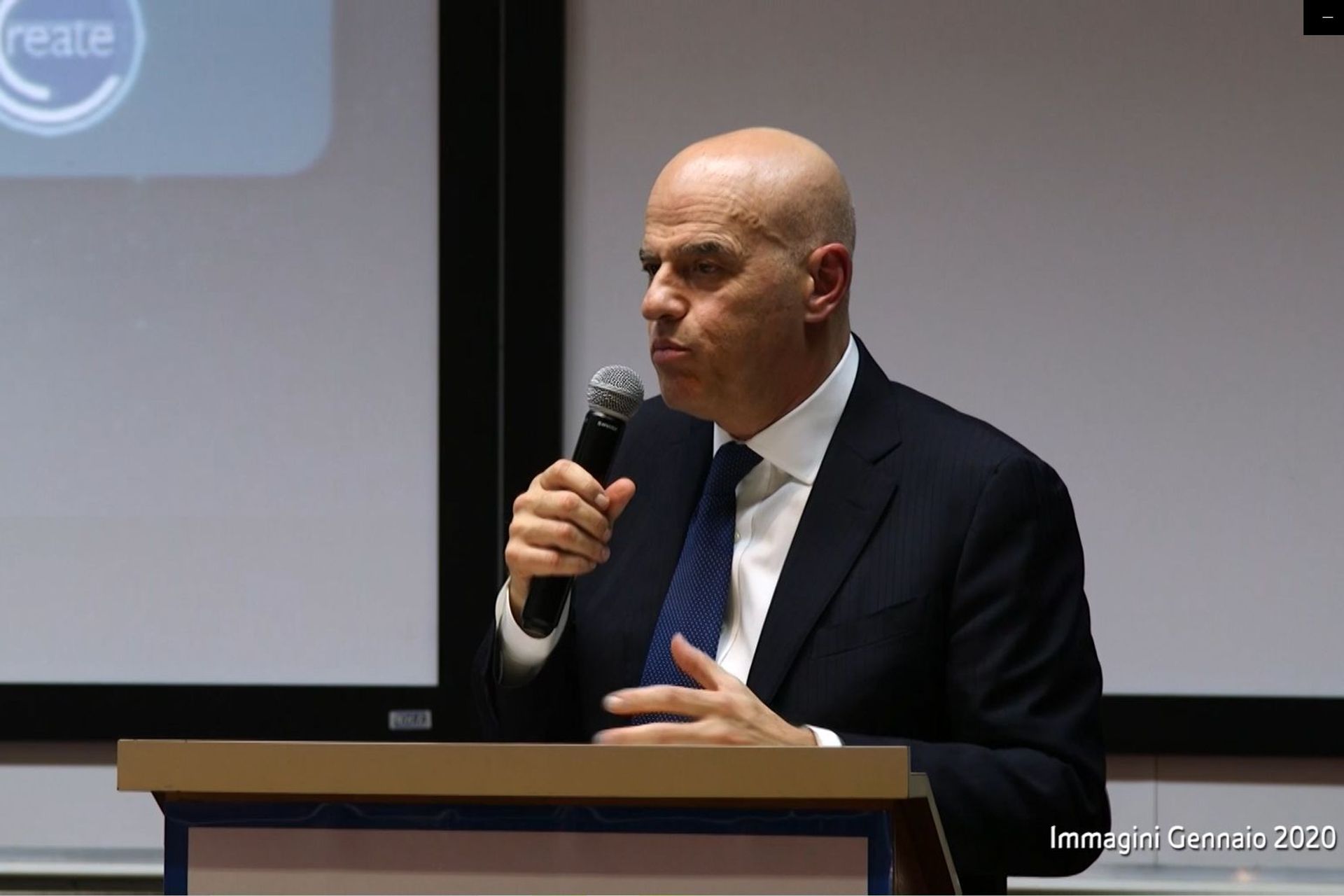 Claudio De Scalzi è il CEO del gruppo italiano ENI