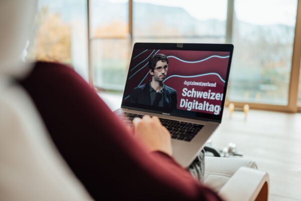 Così la popolazione forgia il futuro digitale della Svizzera