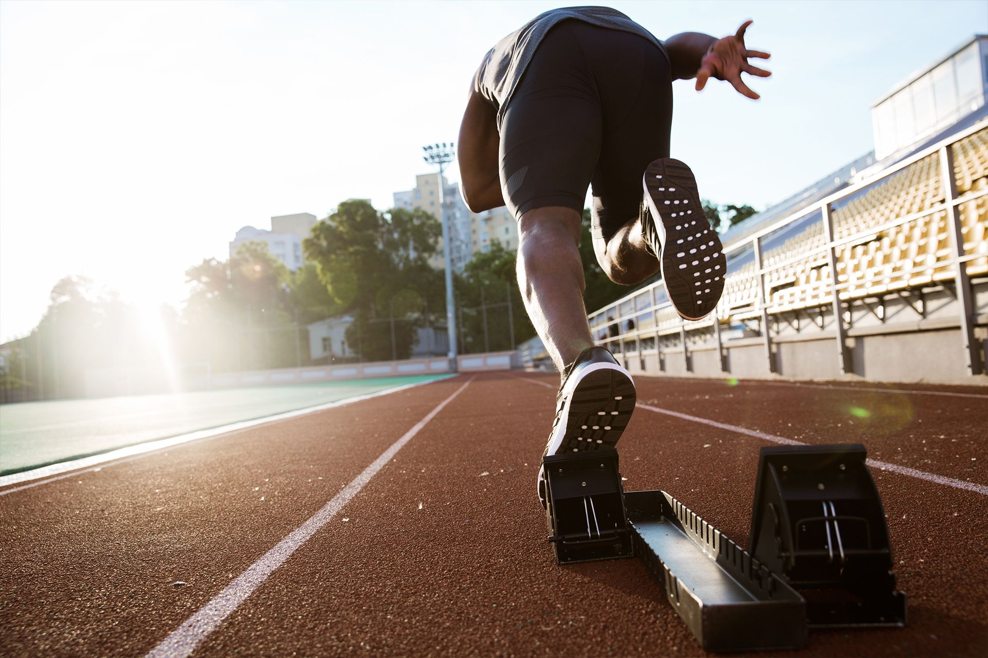 Lo scatto di un atleta suggerisce l'importanza del movimento, per il quale i materiali tecnici possono fare la differenza