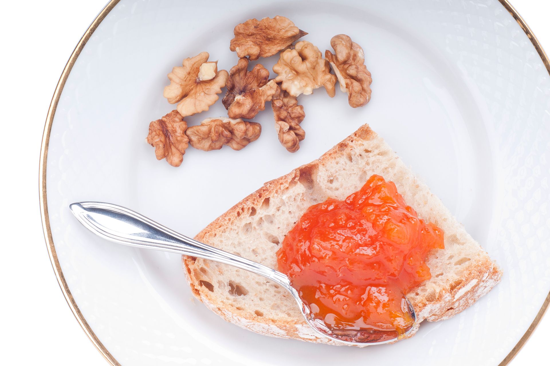 Un abbinamento sbagliato è la famosa fetta di pane con la marmellata, così come le noci