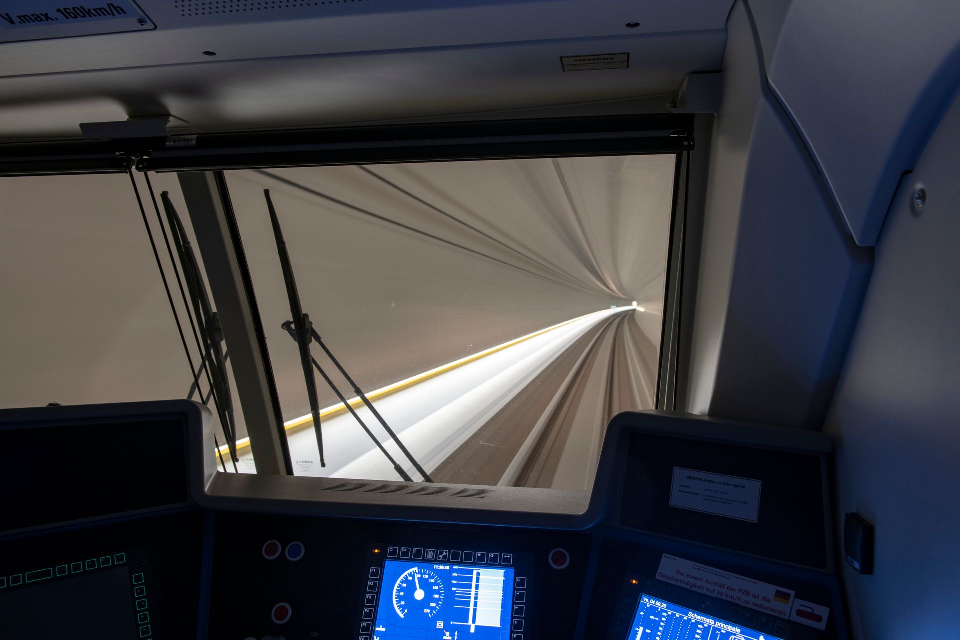 La cabina di un treno cargo delle Ferrovie Federali Svizzere
