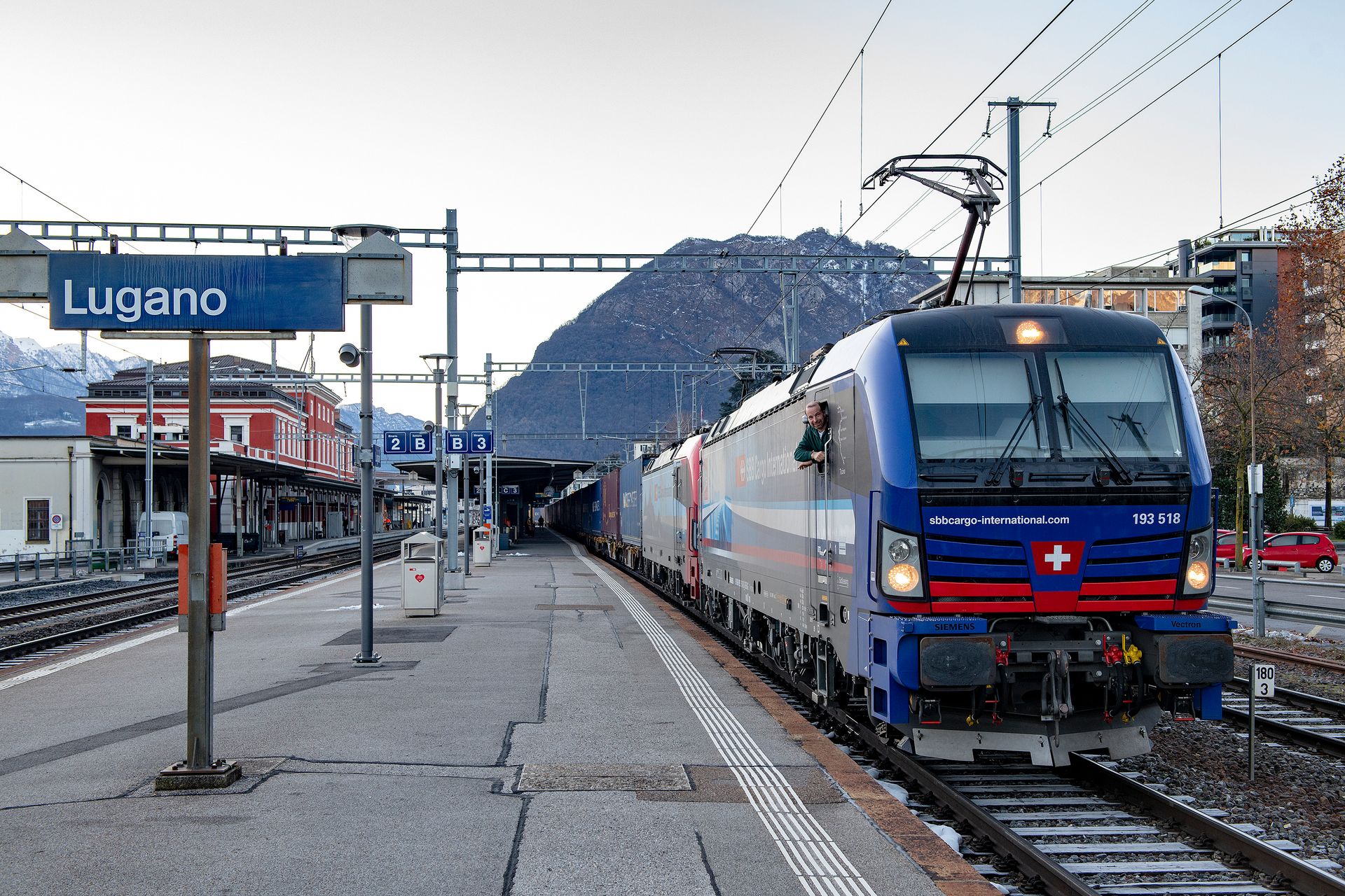 Un treno cargo delle Ferrovie Federali Svizzere a Lugano