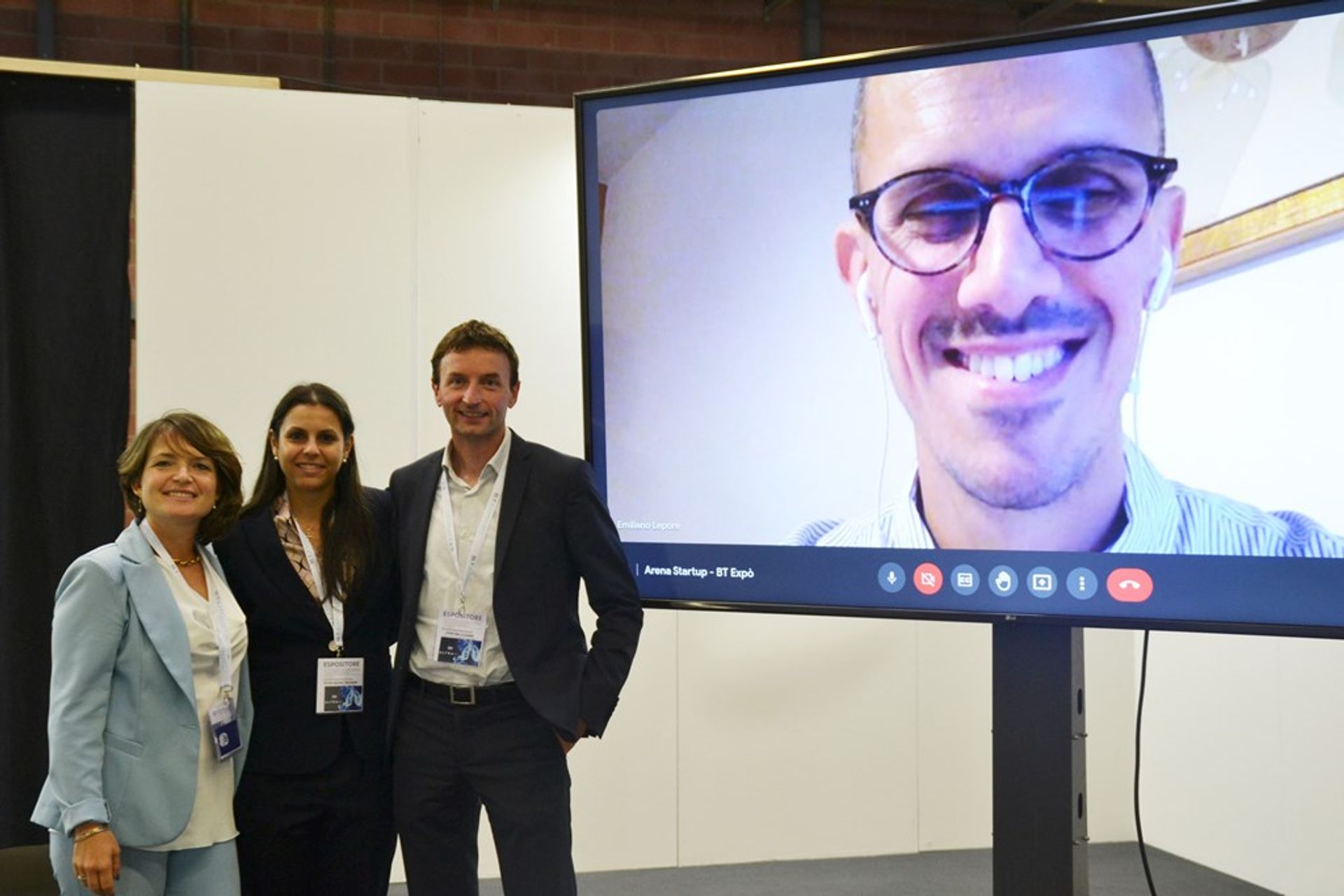 Alena Bruschetti, Petra Trevisan e Jonni Malacarne di UltraAl Srl di Trento ed Emiliano Lepore di Recornea Srl di Martignacco (Udine) rappresentavano le due start-up premiate a “B.T. Expo Biomedical Technologies Expo”