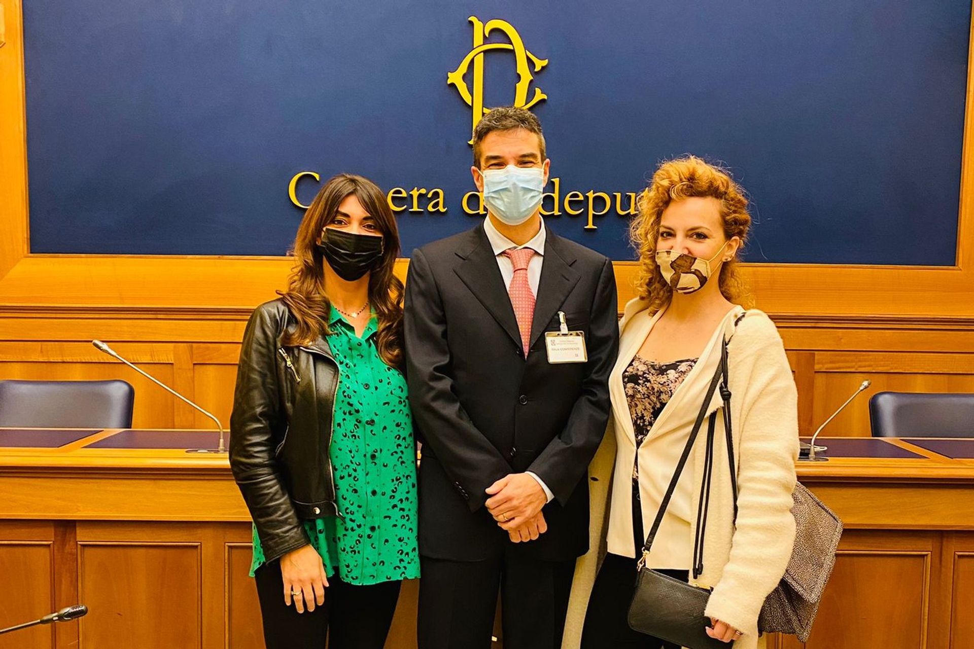 La presentazione delle attività della "Associazione Zenzero" alla Camera dei Deputati in Italia: da sinistra a destra, Jane Lepori, Presidente, Stefano Sala, Vice Presidente e Fundraiser, e Virna Buda, Project Manager e Communication Specialist