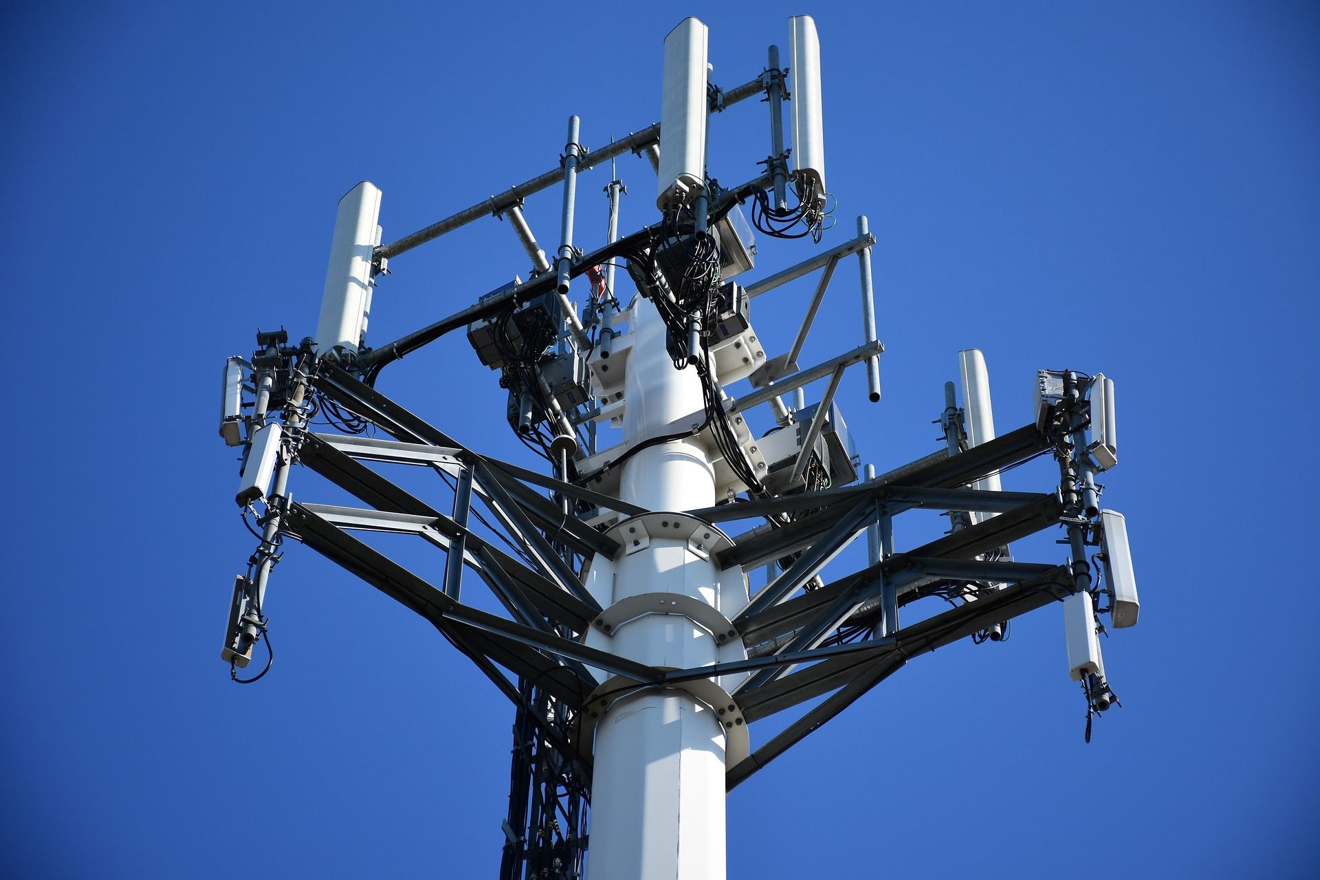 Un'antenna della telefonia radiomobile utilizzata per la trasmissione di informazioni
