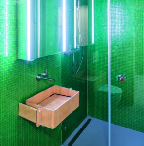 Il NEST (acronimo di Next Evolution in Sustainable Building Technologies) è l'edificio modulare di ricerca e innovazione delle due istituzioni di ricerca svizzere EMPA ed EAWAG. È stato inaugurato nel 2016 e si trova nel campus di Dübendorf, a mezzora dal centro di Zurigo. Al NEST, più di 150 partner della ricerca, dell'industria e del settore pubblico lavorano in stretta collaborazione. L'edificio è costituito da una spina dorsale centrale e da tre piattaforme aperte su cui vengono installati per un periodo di tempo limitato singoli moduli di ricerca e innovazione secondo un principio plug-and-play. Ciò permette a queste cosiddette "unità" di essere smontate una volta che il lavoro di studio e sviluppo è stato completato, lasciando così spazio a nuovi moduli