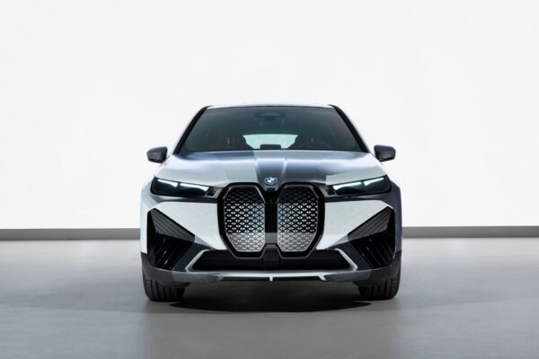 بالفيديو ، أسرار BMW بالألوان "المتقزحة"