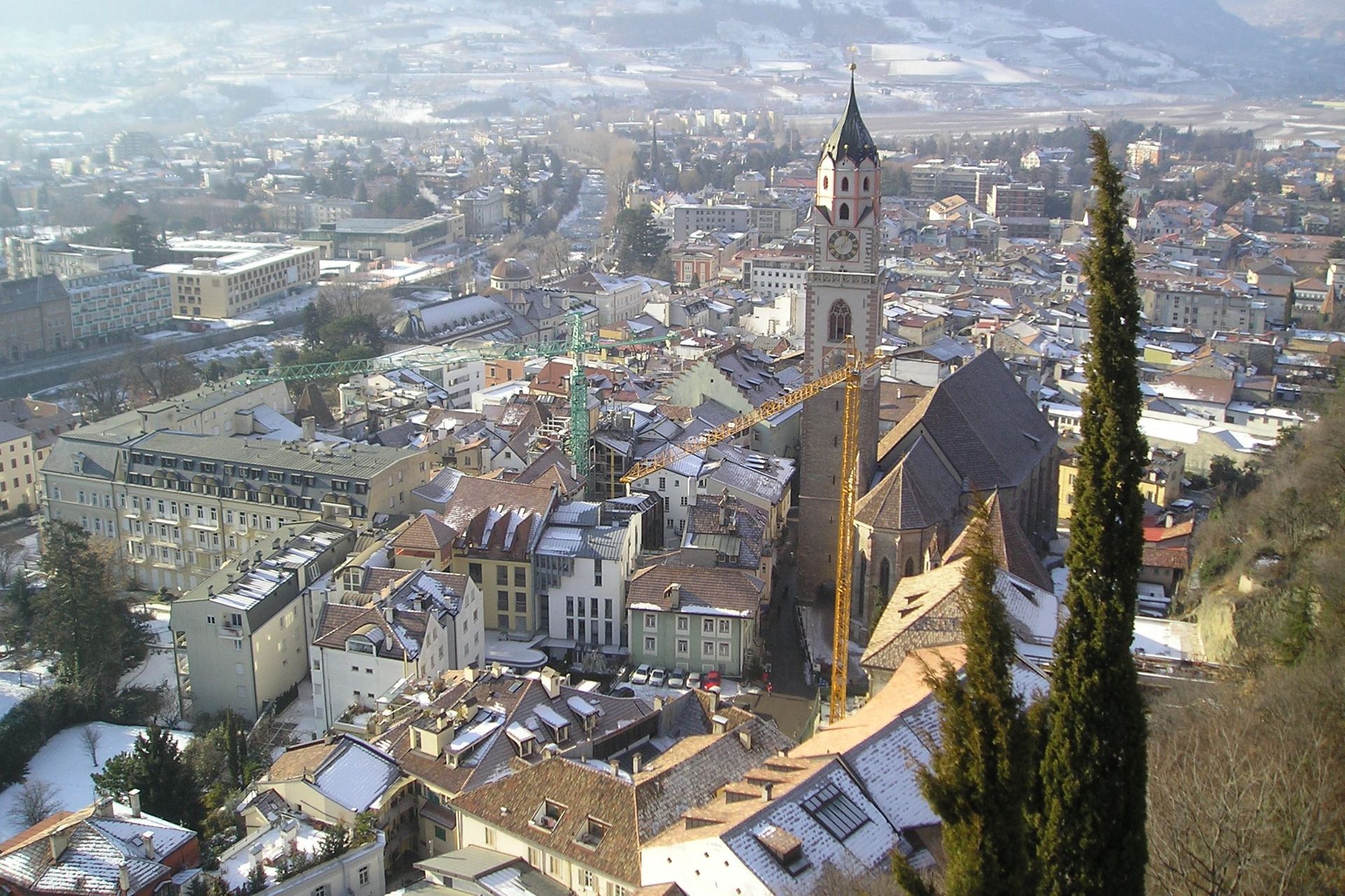 Una splendida immagine del centro storico di Merano in inverno