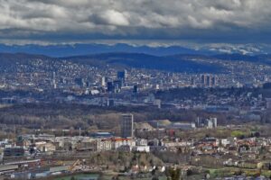 Zurigo è una delle città più popolose nonché a maggiore densità infrastrutturale della Svizzera