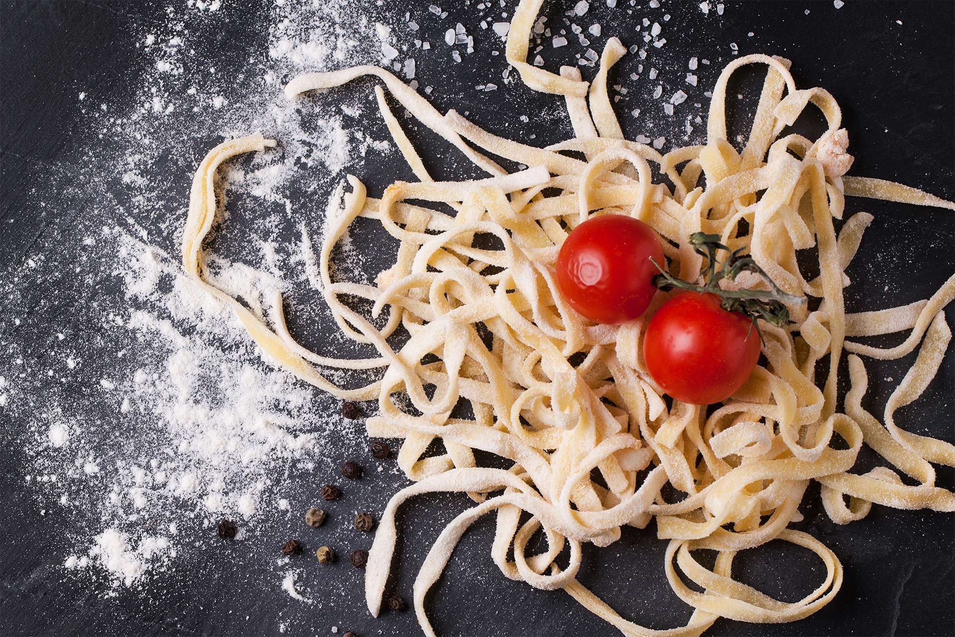 Pasta e pane si sono sempre consumati, ma ciò che cambia rispetto ad oggi è la minora frequenza: una volta circa la settimana