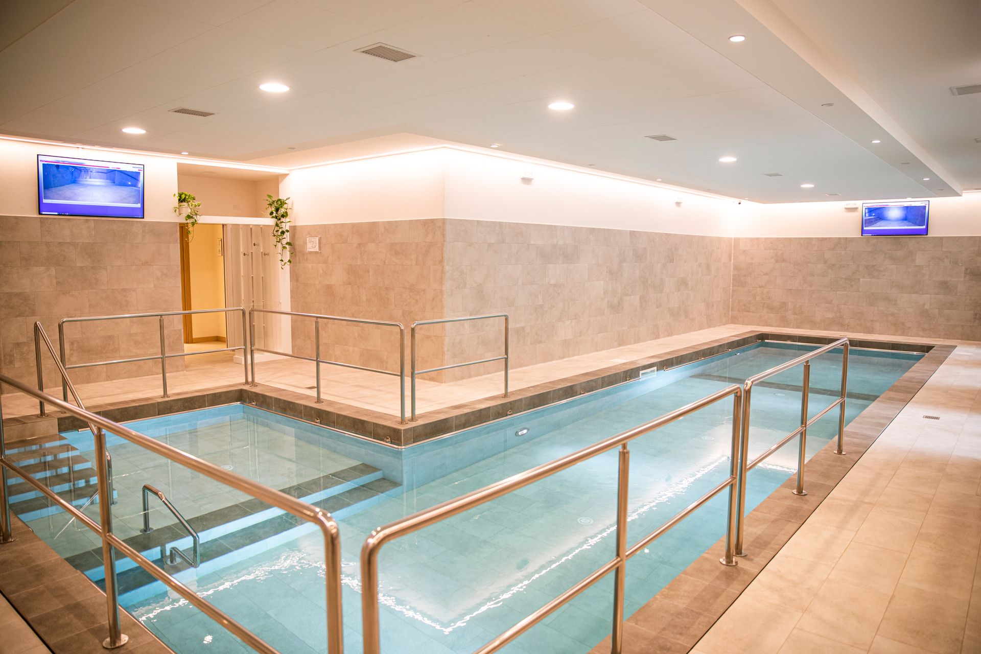 Il nuovo centro medico privato autorizzato "Medical Treviso - Salute in Movimento" sorge in Veneto a Dosson di Casier: la piscina riabilitativa dotata di telecamere subacquee di controllo