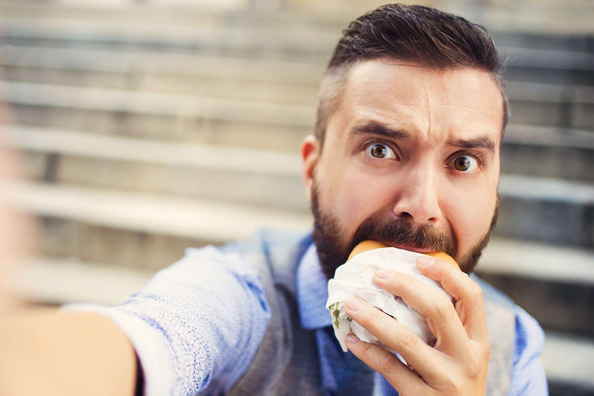 Lo stress può portare ad attacchi di fame nervosa