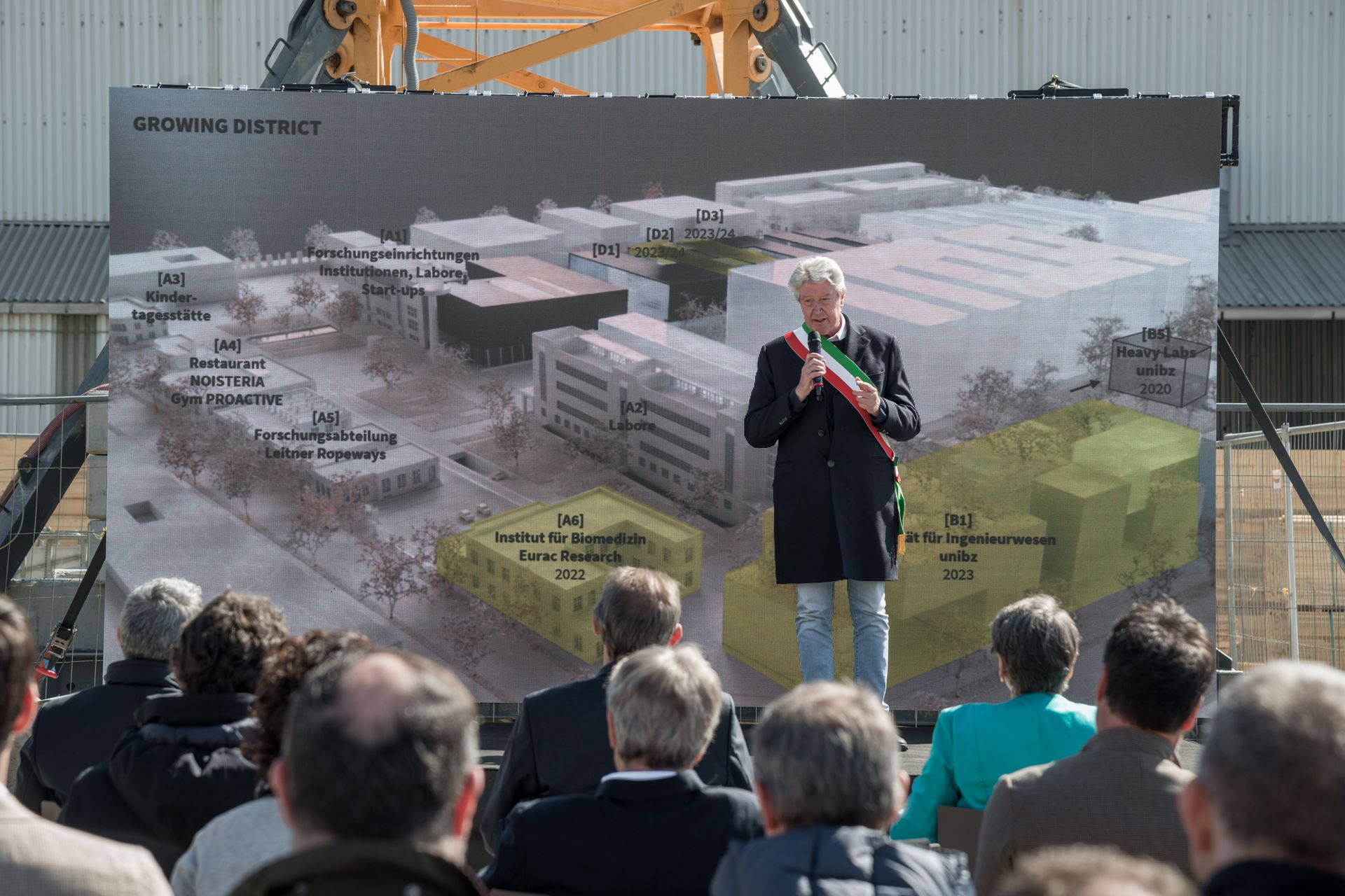 È stata celebrata il 23 marzo al NOI Techpark la “posa della prima pietra” della futura Facoltà di ingegneria della Libera Università di Bolzano, con la quale il distretto dell'innovazione dell'Alto Adige/Südtirol si appresta ad entrare in una nuova dimensione: l'intervento del Sindaco, Renzo Caramaschi