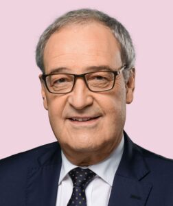 Guy Parmelin è Consigliere Federale e Capo del Dipartimento Federale dell’Economia, della Formazione e della Ricerca della Svizzera