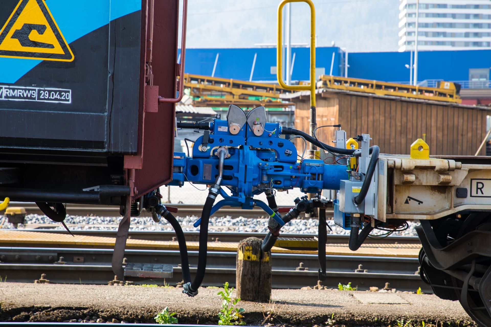 Il treno merci digitale è costituito da 13 carri merci e carri cisterna e dal veicolo di DB Systemtechnik, impiegato per le corse di misurazione: i vagoni sono collegati tra loro per mezzo di un Accoppiamento Automatico Digitale, il cui acronimo è DAK, che oltre al collegamento meccanico e pneumatico dispone di una linea dati ed elettrica continua che rende possibile la trasmissione dei dati nell’intero convoglio