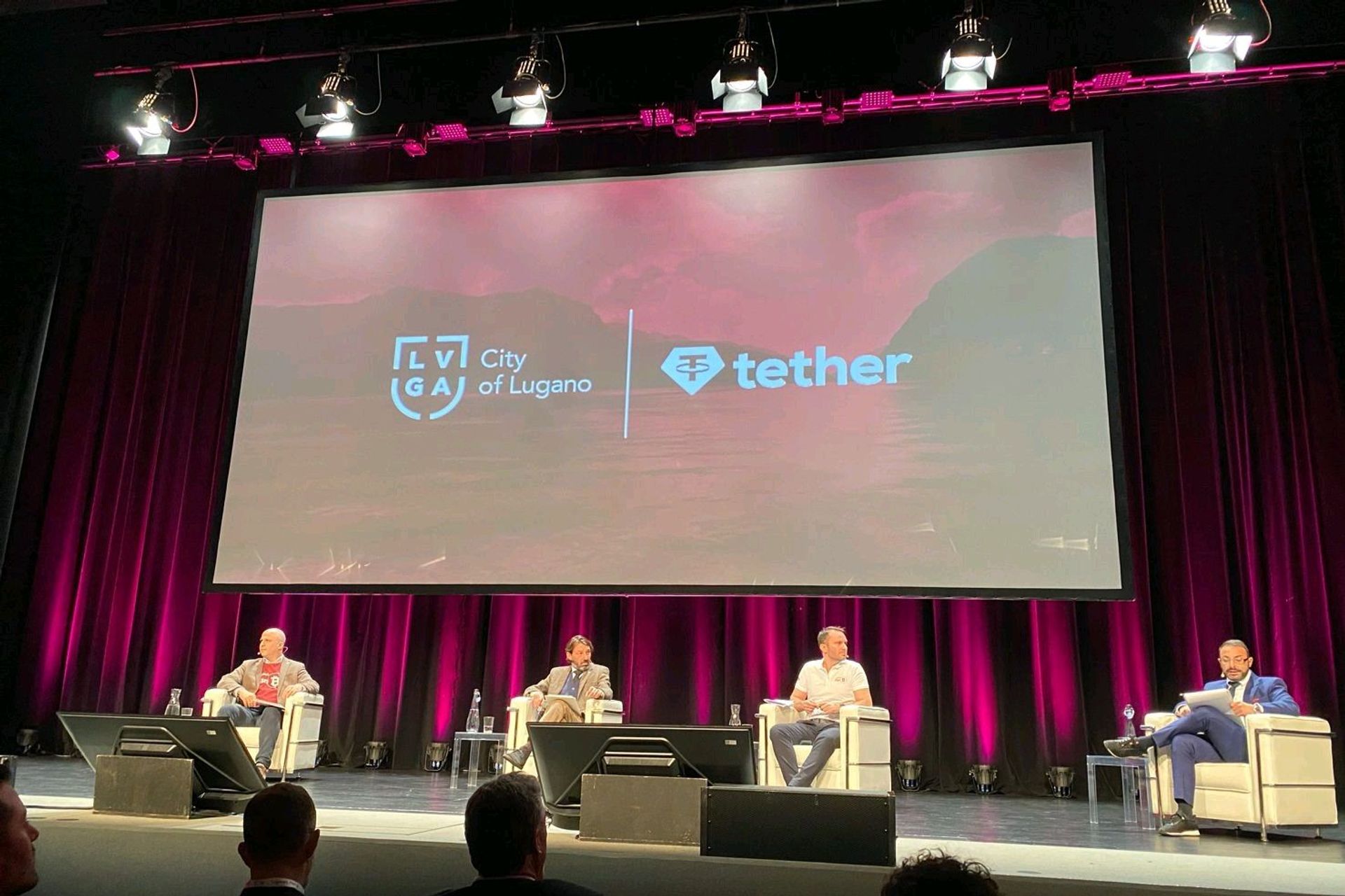La presentazione, il 3 marzo 2022 al Centro Congressi, della collaborazione fra la Città di Lugano e Tether Operations Limited: il “Plan B” intende dare vita a un centro d'eccellenza europeo per l’adozione di criptovalute e tecnologia Blockchain