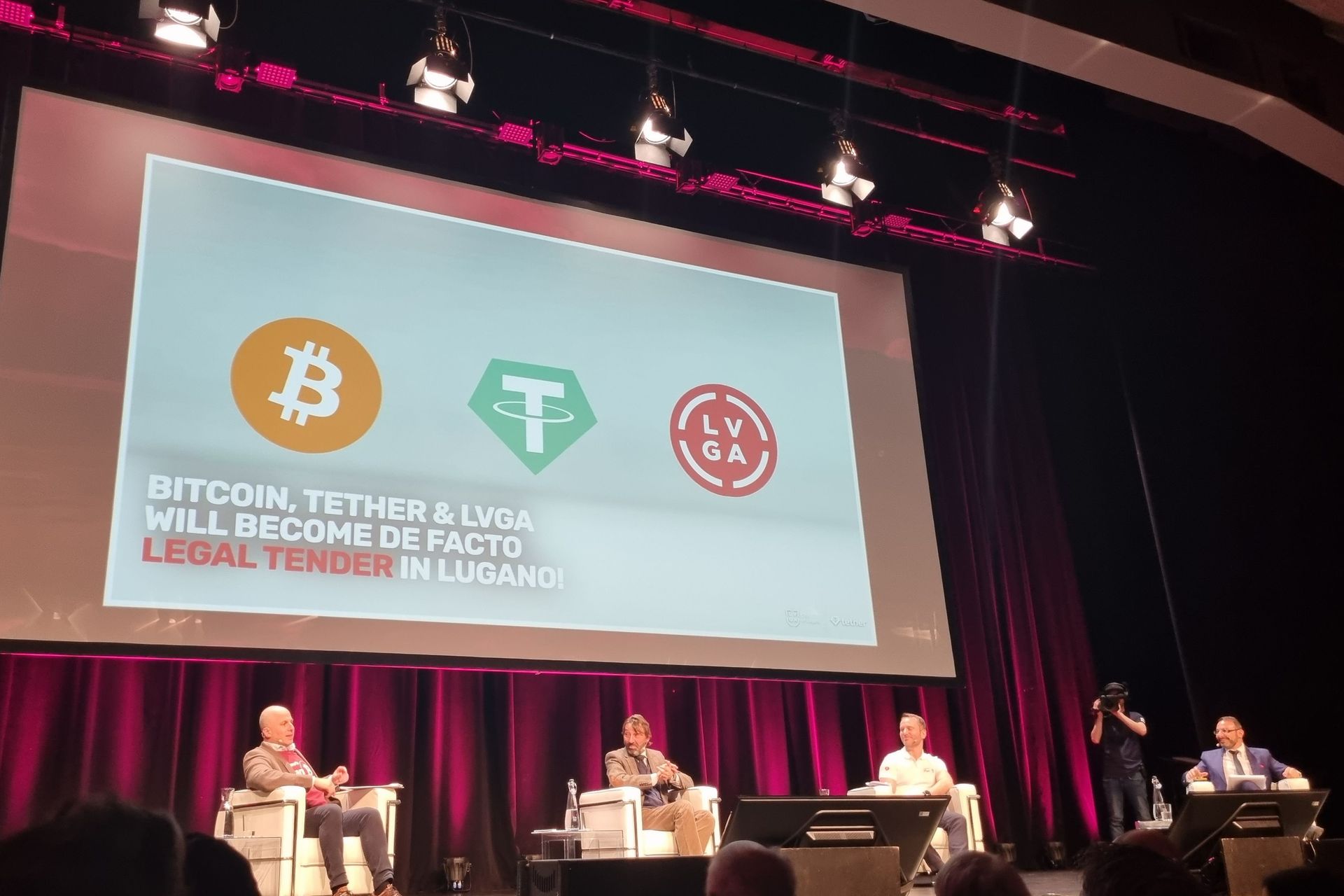 La presentazione, il 3 marzo 2022 al Centro Congressi, della collaborazione fra la Città di Lugano e Tether Operations Limited: il “Plan B” intende dare vita a un centro d'eccellenza europeo per l’adozione di criptovalute e tecnologia Blockchain