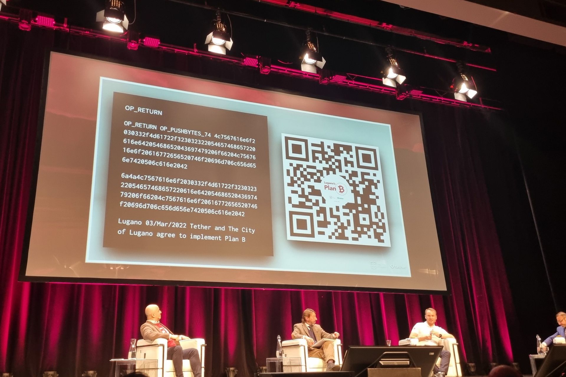 La presentazione, il 3 marzo 2022 al Centro Congressi, della collaborazione fra la Città di Lugano e Tether Operations Limited: il “Plan B” intende dare vita a un centro d'eccellenza europeo per l’adozione di criptovalute e tecnologia Blockchain