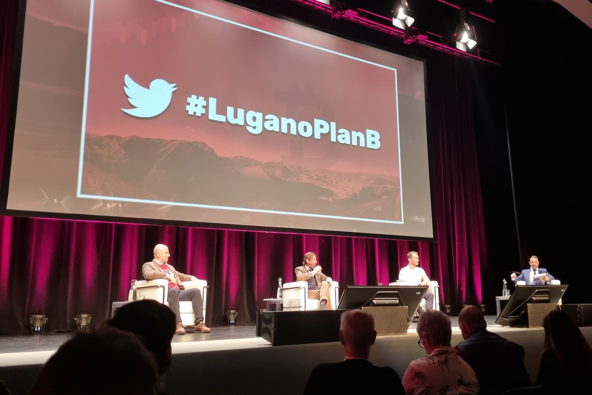 La presentazione, il 3 marzo 2022 al Centro Congressi, della collaborazione fra la Città di Lugano e Tether Operations Limited: il “Plan B” intende dare vita a un centro d'eccellenza europeo per l’adozione di criptovalute e tecnologia Blockchain