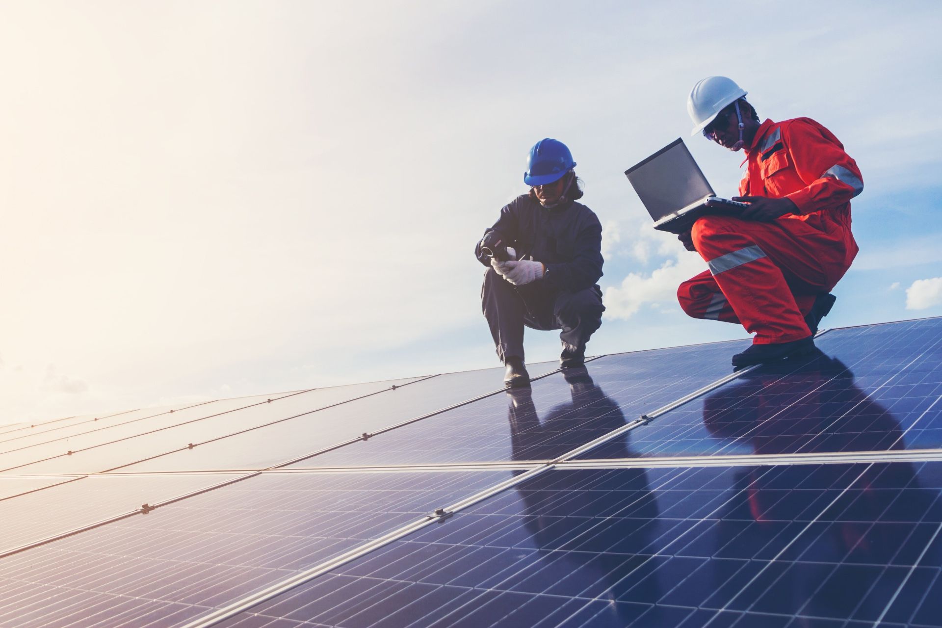 Un impianto fotovoltaico è un impianto elettrico costituito essenzialmente dall'assemblaggio di più moduli fotovoltaici che sfruttano l'energia solare per produrre energia elettrica mediante l’effetto fotovoltaico, della necessaria componente elettrica (cavi) ed elettronica (inverter) ed eventualmente di sistemi meccanici-automatici ad inseguimento solare