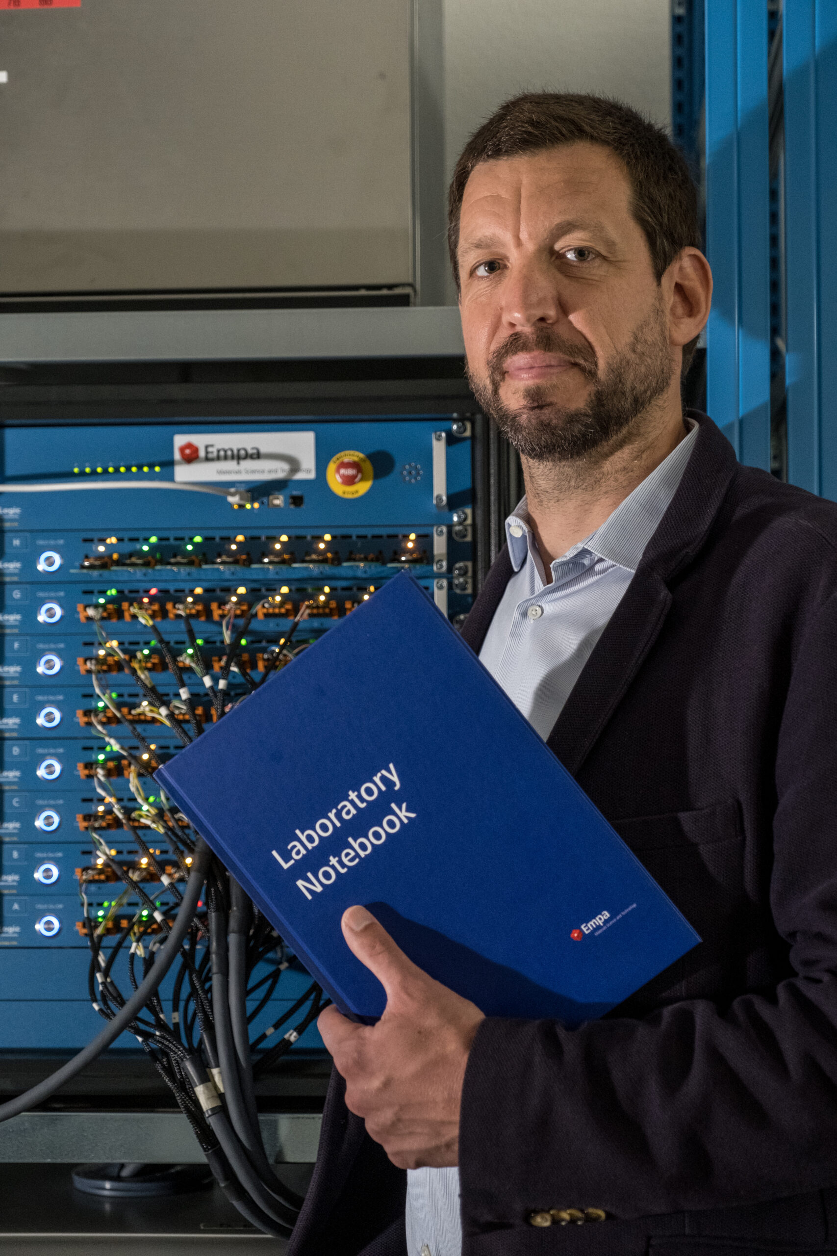Corsin Battaglia, ricercatore presso il Laboratorio Federale Svizzero per la Scienza e la Tecnologia dei Materiali, guida uno dei tre sottoprogetti dell’iniziativa di ricerca CircuBAT (Foto: EMPA)