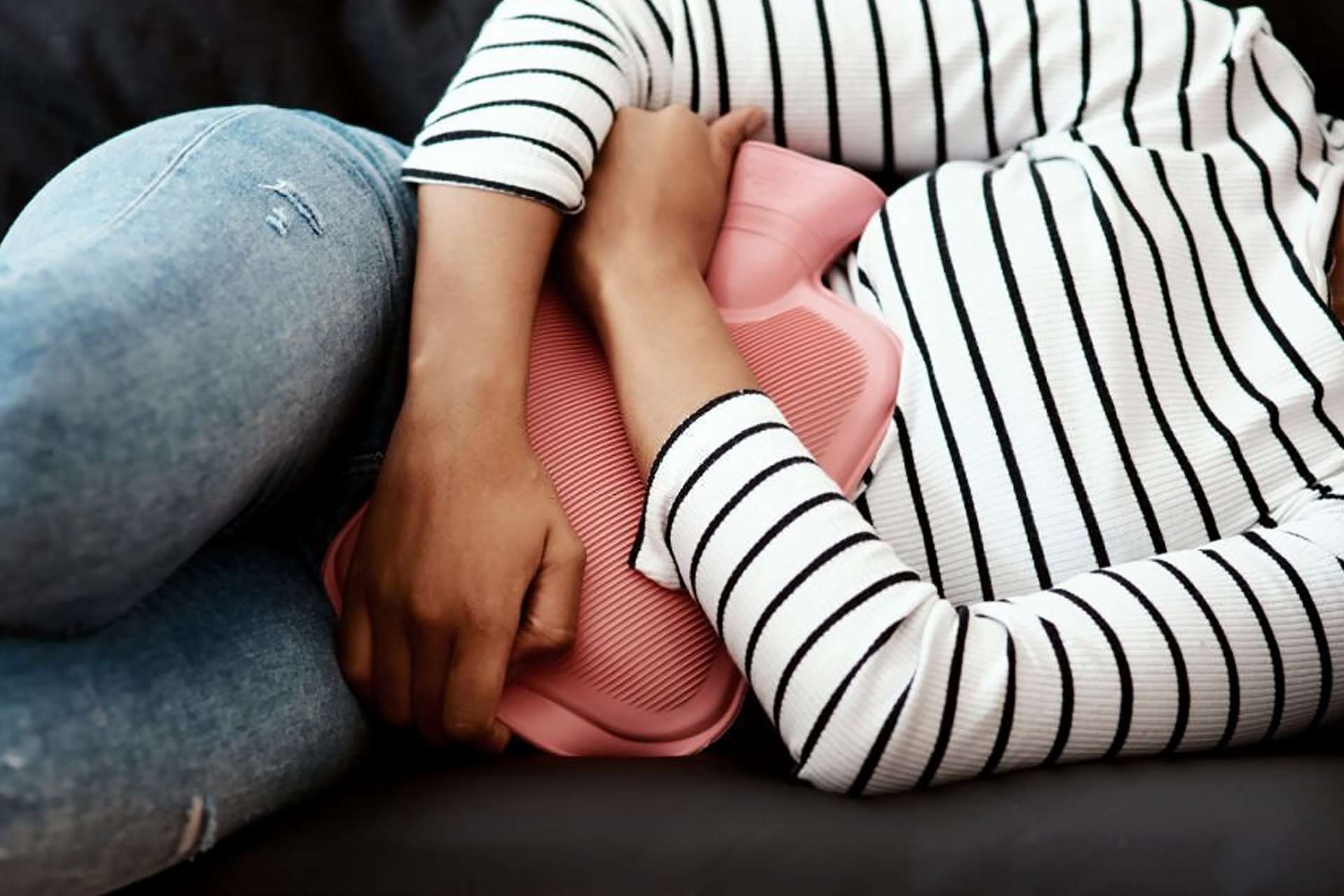 Possono essere presenti una vaga nausea, fastidio e pesantezza allo stomaco, nonché dolori e crampi