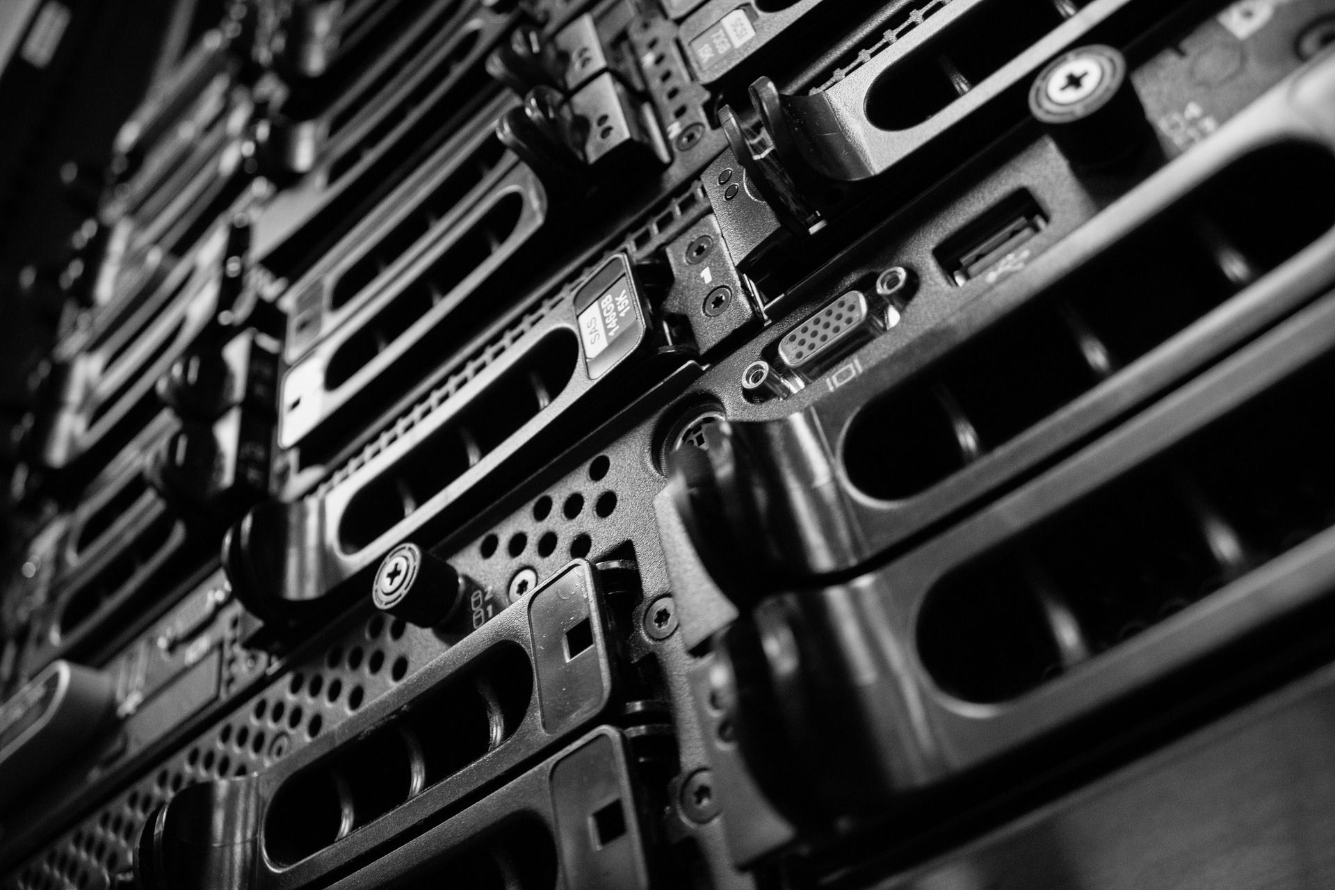 Una “virtual data room” consiste in un sito Internet riservato agli interessati all'acquisto ai quali viene fornita la chiave, il certificato, o un altro mezzo per ottenere l'accesso, cosicché questi ultimi possano accedere ai dati, eseguirne il download, interagire con il venditore richiedendo altri dati in tempi limitati e senza dover rispettare turni di consultazione