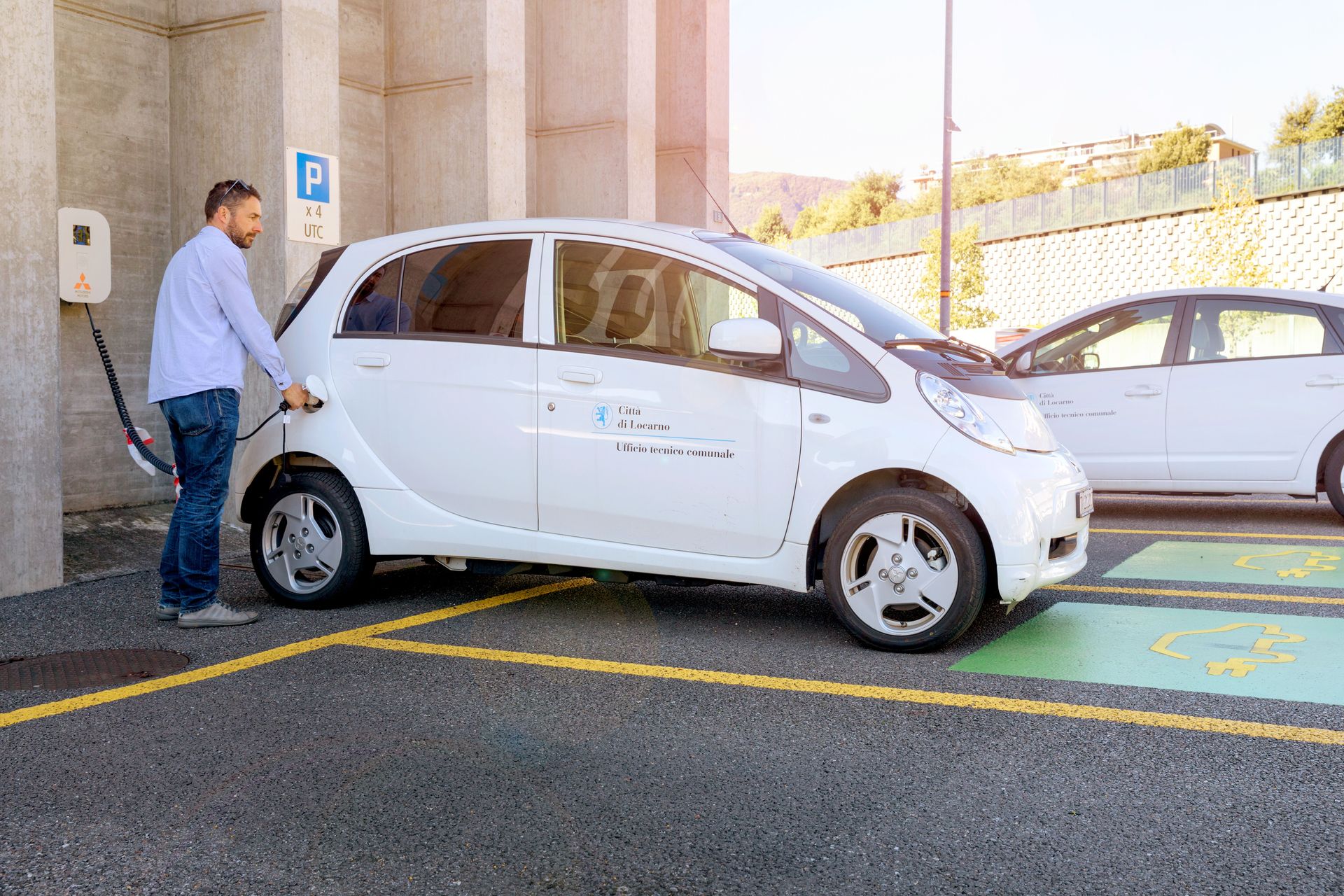 Colonnine di ricarica e automobili elettriche del Comune ticinese di Locarno