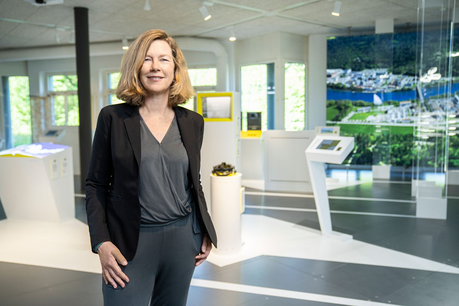 "Con la nostra nuova mostra non vogliamo soltanto informare i visitatori sulle nostre ricerche, ma anche ispirarli ed emozionarli", afferma Mirjam van Daalen, responsabile del dipartimento comunicazione dell'istituto Paul Scherrer (Foto Mahir Dzambegovic/Paul Scherrer Institute)