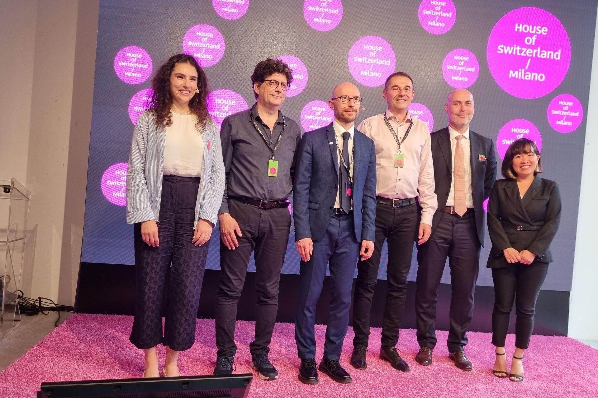 I relatori dell’evento “Trends in Personalized Health”, la moderatrice Cyrila Ringele, Alessandro Puiatti, Stefan Zwicky, Philippe Koller, Jean-Marc Brunner e Nguyen Hanh Kim, organizzato il 25 maggio 2022 alla House of Switzerland di Milano