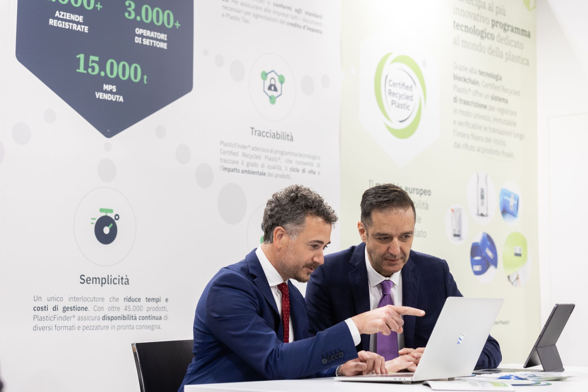 La presentazione ufficiale del sistema Certified Recycled Plastic, alla presenza del CEO, Riccardo Parrini, e del Presidente, Stefano Chiaramondia, di PlasticFinder: sul portale omonimo, a ogni elemento di un lotto di materiale plastico verrà attribuito un certificato al quale verrà associato un codice QR attraverso cui, in modo facile e rapido, e grazie alla Blockchain, sarà possibile accedere alla storia specifica del pezzo