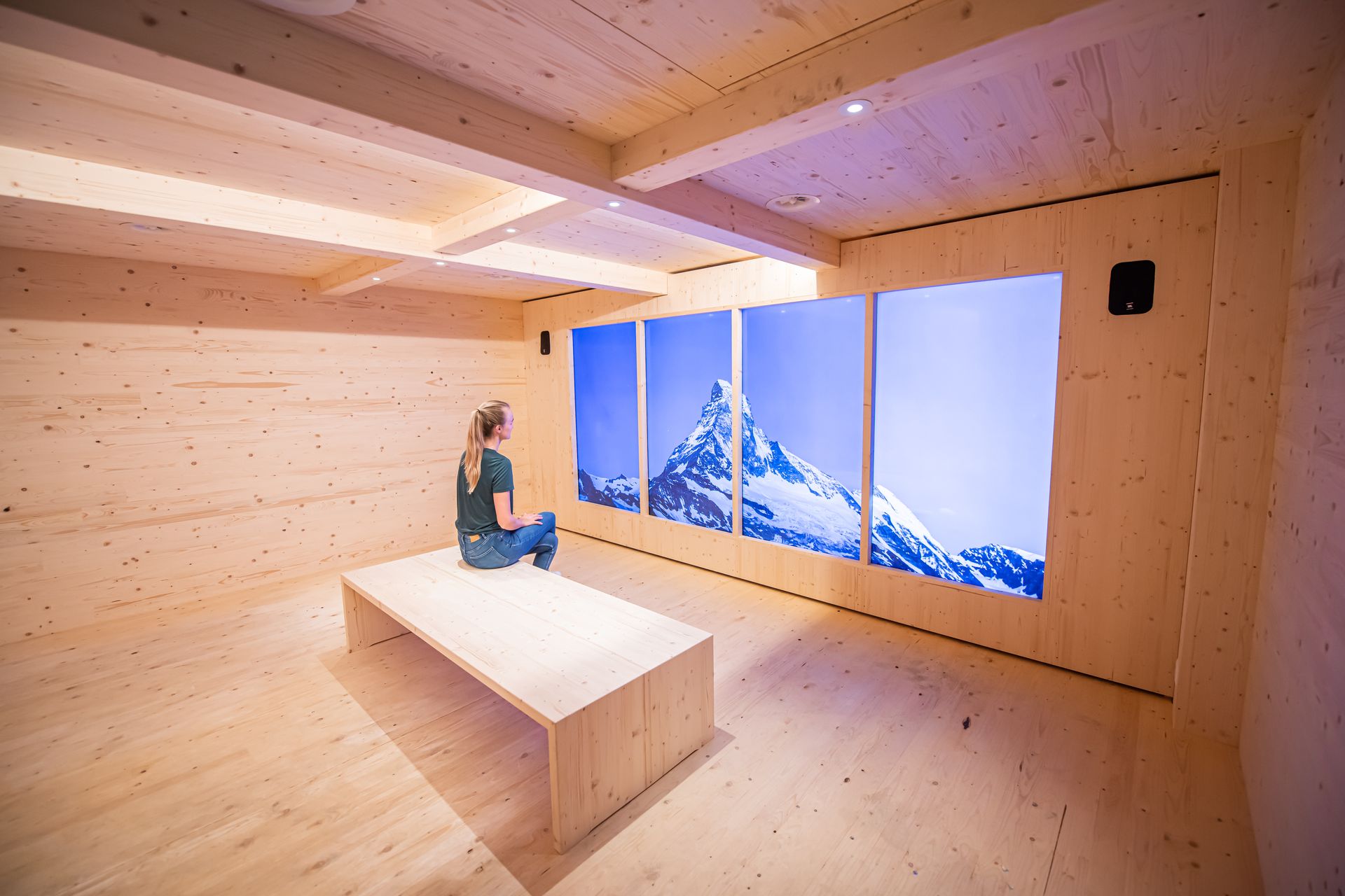 Jérémie Heitz e Sam Anthamatten, guide alpine di Zermatt, prevedendo anche gli effetti 4D del vento, delle vibrazioni, texture e numerosi oggetti o elementi di scena
