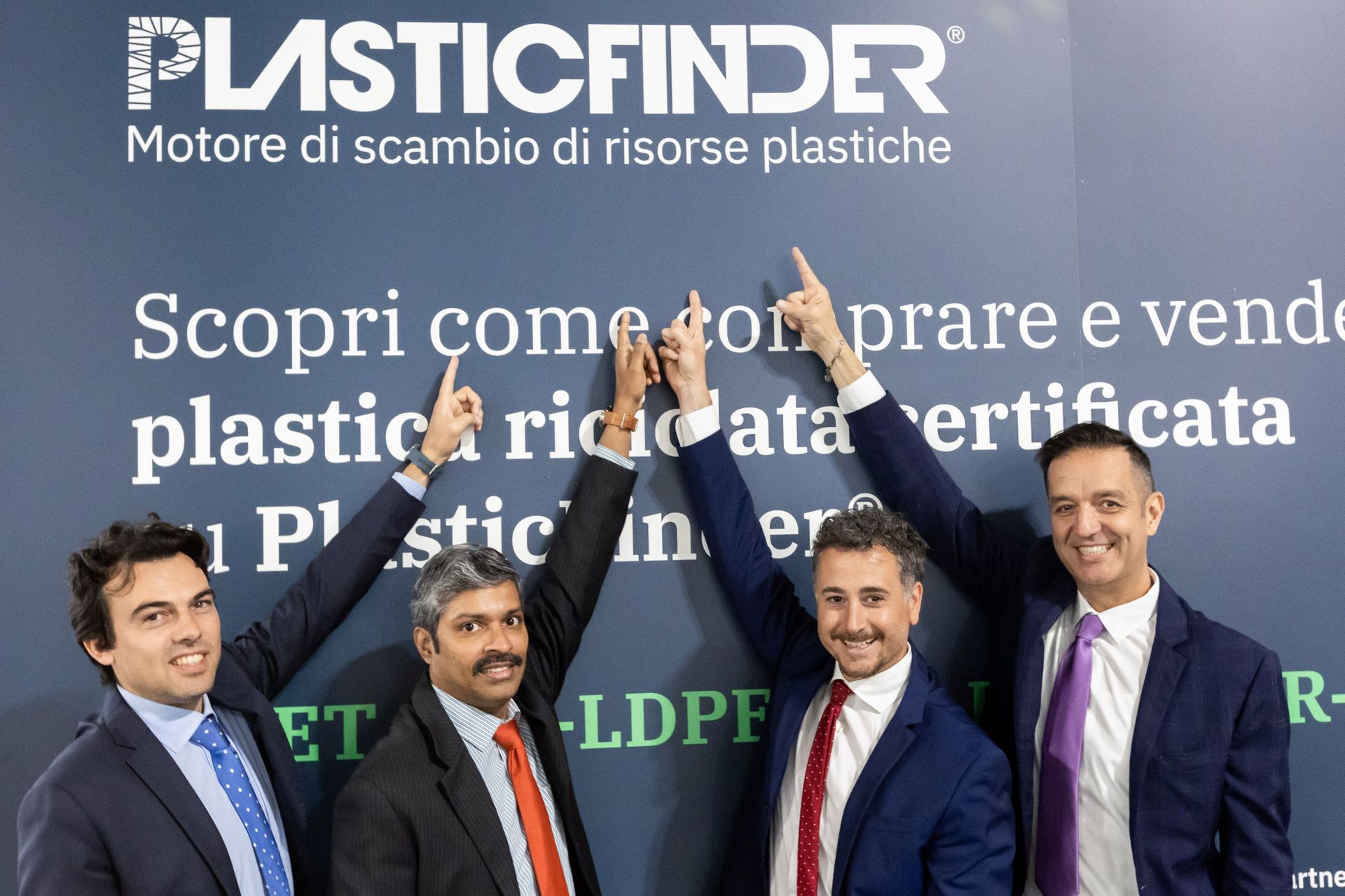 Stefano Chiaramondia, Riccardo Parrini, Srinivasan Manikantan e Ivan Riva sono stati nel 2016 i fondatori a Milano di PlasticFinder, il marketplace italiano per l'economia circolare delle materie plastiche con tracciabilità del ciclo di vita dei prodotti: l’azienda è riconosciuta in Italia dal Ministero dello Sviluppo Economico ed è iscritta al Registro delle Piccole e Medie Imprese Innovative
