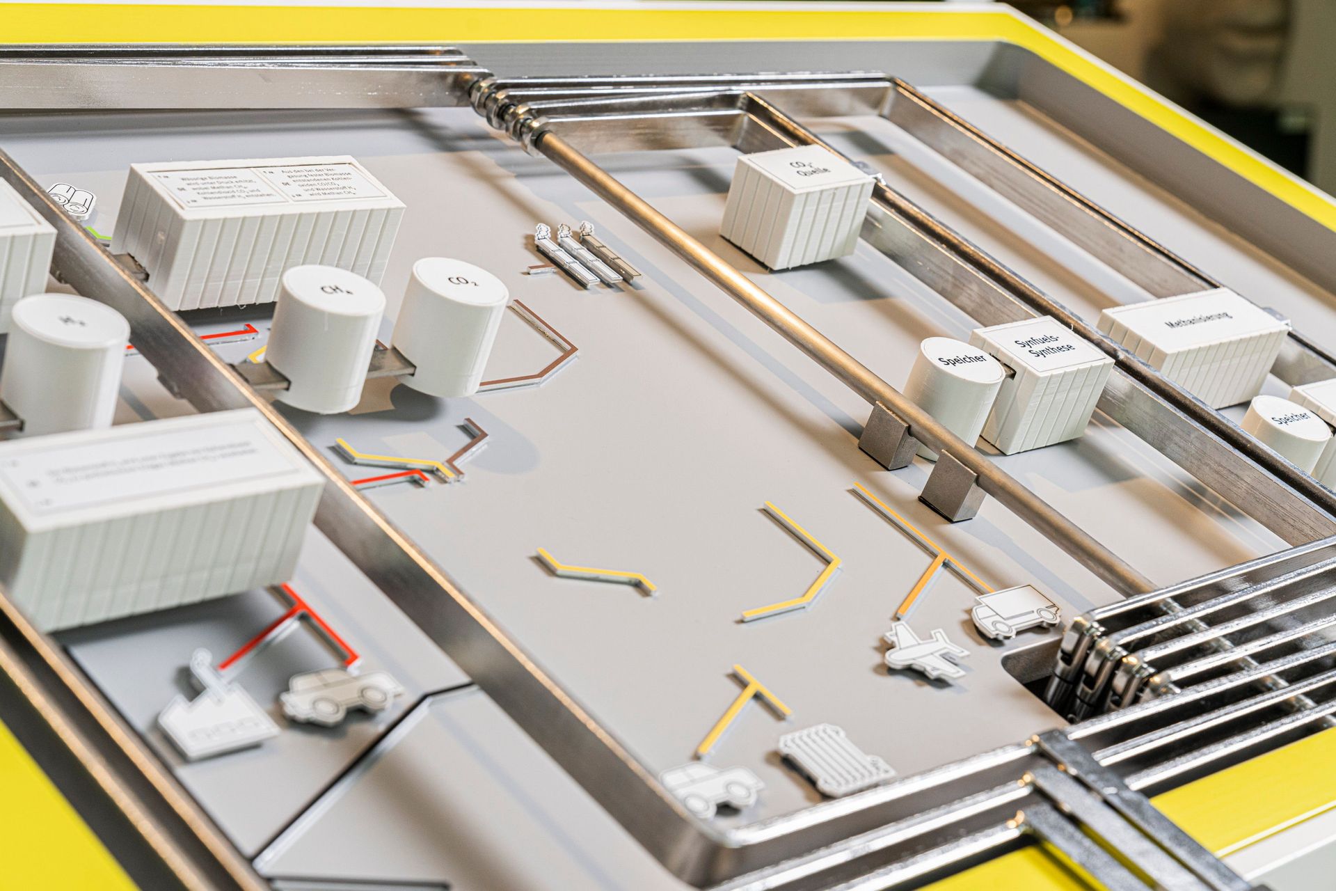Tredici isole tematiche sono dedicate ai diversi argomenti di ricerca del PSI, dallo stoccaggio dell'energia alla medicina del futuro, fino allo sviluppo di nuove tecnologie (Foto: Markus Fischer/Paul Scherrer Institute)