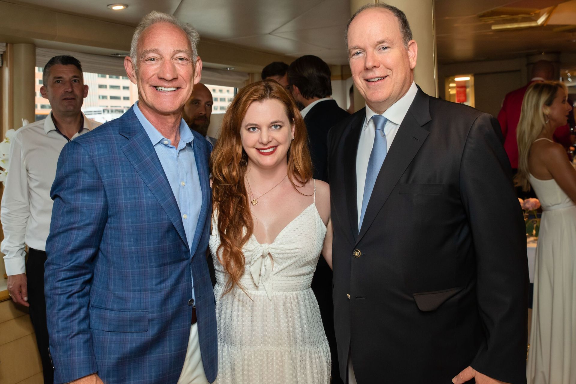 Greg Maffei, Presidente e CEO di Liberty Media e proprietario della Formula 1, Brisa Carleton, CEO della Princess Grace Foun-dation e di Grace Influential, e il Principe Alberto II di Monaco (Foto: Fabbio Galatioto)