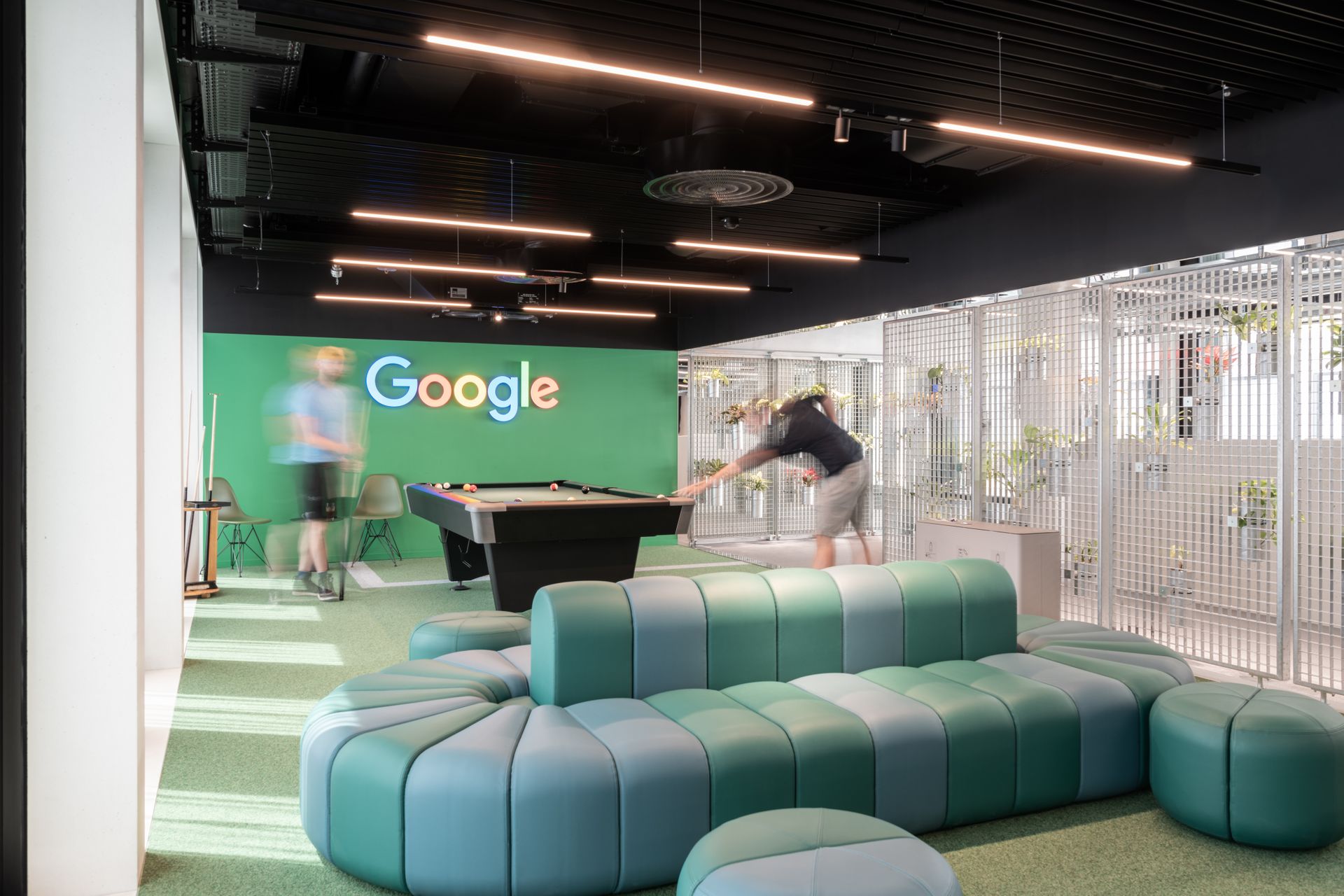 Il 27 giugno 2022 alla presenza di Patrick Warnking, Country Director Switzerland, Google ha inaugurato a Zurigo il Campus Europaallee A1, il più grande centro di ricerca e di sviluppo al di fuori degli Stati Uniti dell’azienda informatica: la sede è al numero civico 95 di Kasernenstrasse, in prossimità della principale stazione ferroviaria della capitale economica elvetica