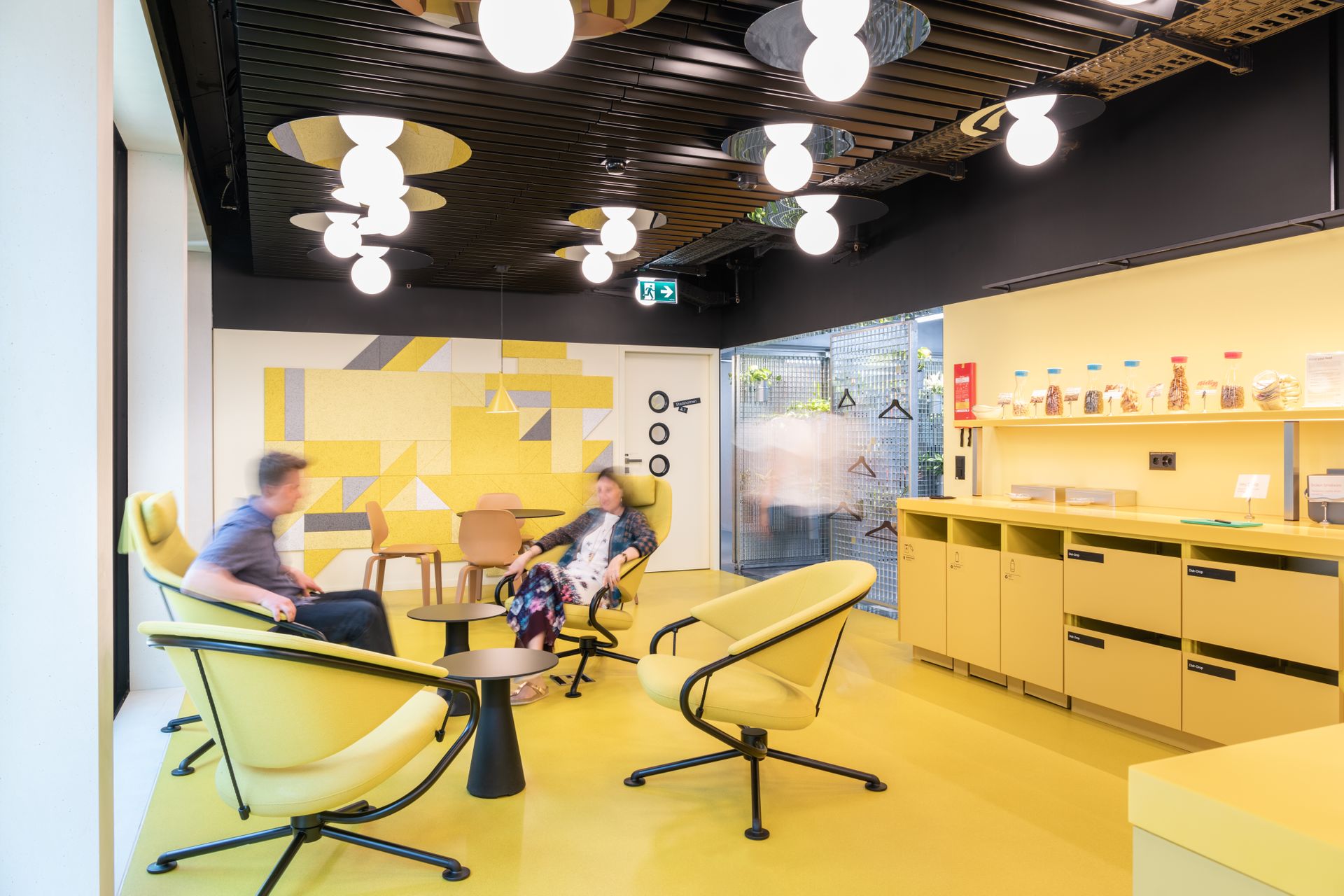 Il 27 giugno 2022 alla presenza di Patrick Warnking, Country Director Switzerland, Google ha inaugurato a Zurigo il Campus Europaallee A1, il più grande centro di ricerca e di sviluppo al di fuori degli Stati Uniti dell’azienda informatica: la sede è al numero civico 95 di Kasernenstrasse, in prossimità della principale stazione ferroviaria della capitale economica elvetica