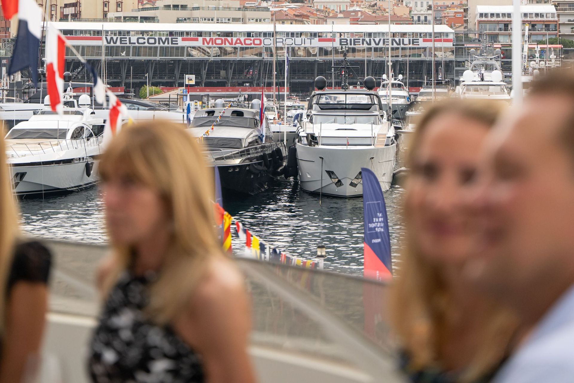 Il “Grace Influential Impact Award”, che sarà assegnata al team di Formula 1 che lavorerà al meglio per promuovere ideali di diversi-tà, inclusione, filantropia e sostenibilità, è stato presentato il 27 maggio a Montecarlo a bordo dello yacht “Azzurra II” ancorato nel porto (Foto: Fabbio Galatioto)