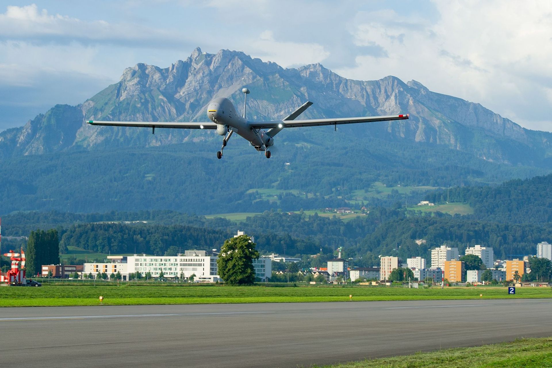 Il ricognitore con immatricolazione D-14 dell'Esercito Svizzero al suo primo decollo dalla pista dell’aerodromo militare di Emmen