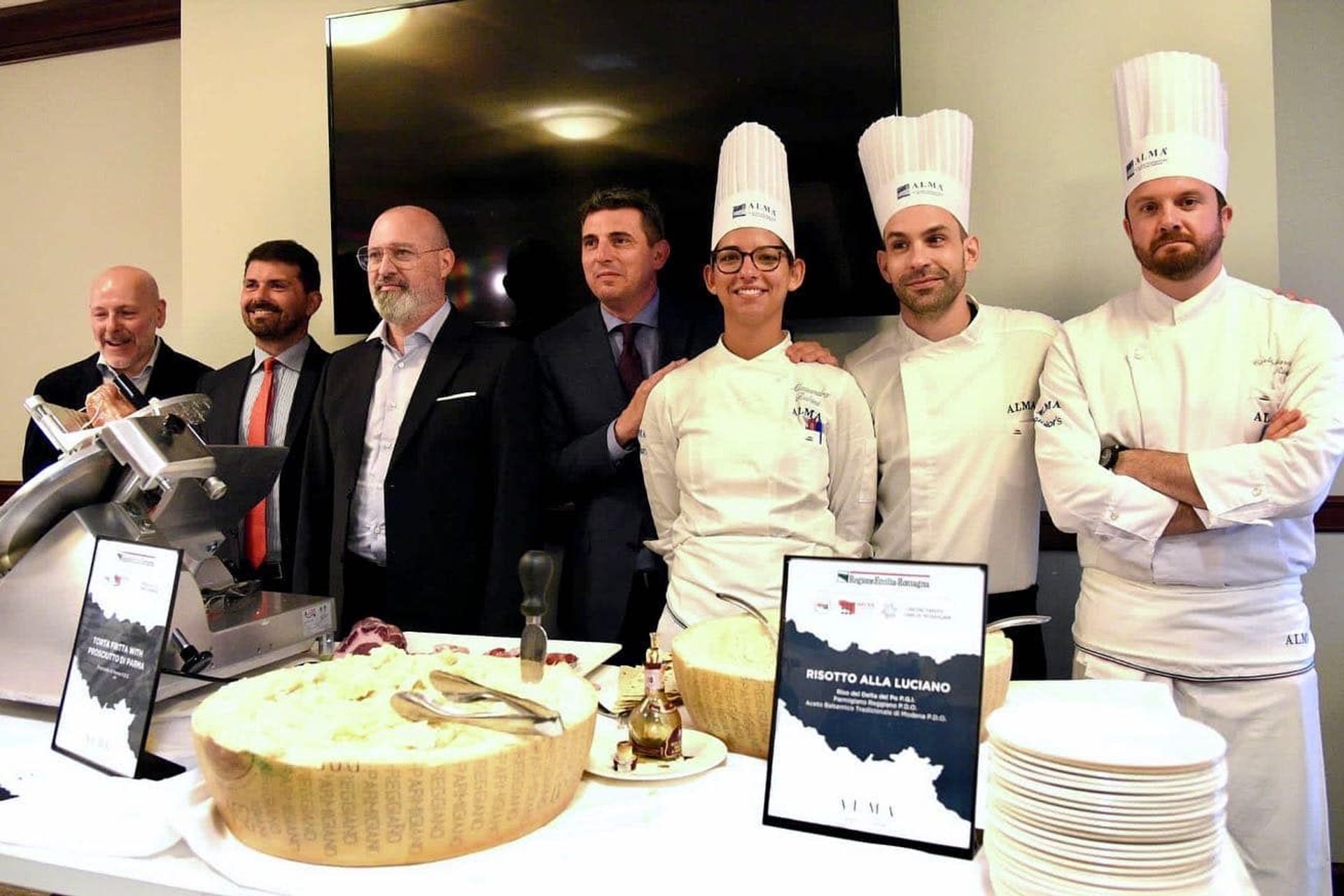 L’accordo fra l’Emilia-Romagna e la Pennsylvania, che ha una durata di cinque anni, è stato firmato il 17 giugno 2022 a Philadelphia (Stati Uniti d’America) tra Stefano Bonaccini, presidente della Regione, e il ministro Neal Weaver, capo dell’Office of Performance through Excellence (OPE)