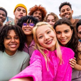 Brand e GenZ: l’importanza di adattare la comunicazione per raggiungere nuovi target e nuove età