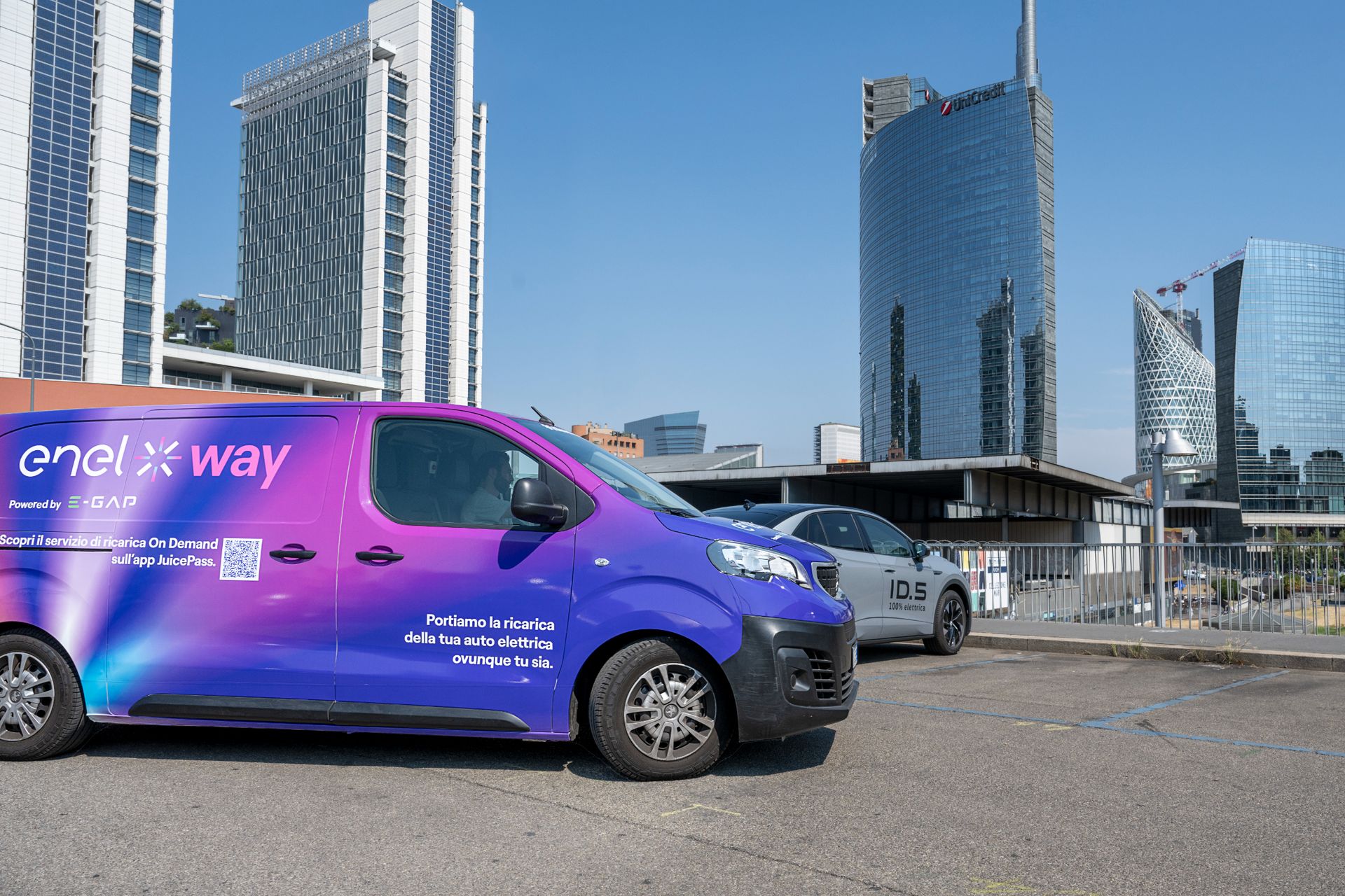 I van di ricarica veloce della collaborazione fra Enel X Way ed E-GAP