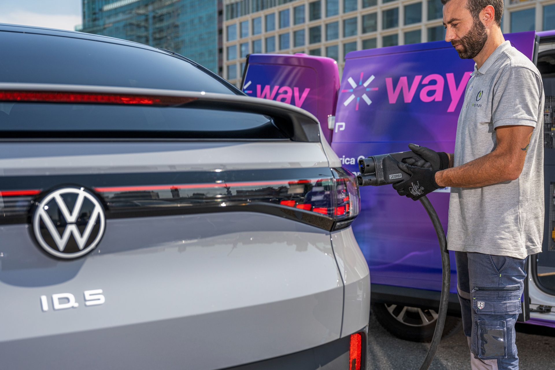 I van di ricarica veloce della collaborazione fra Enel X Way ed E-GAP