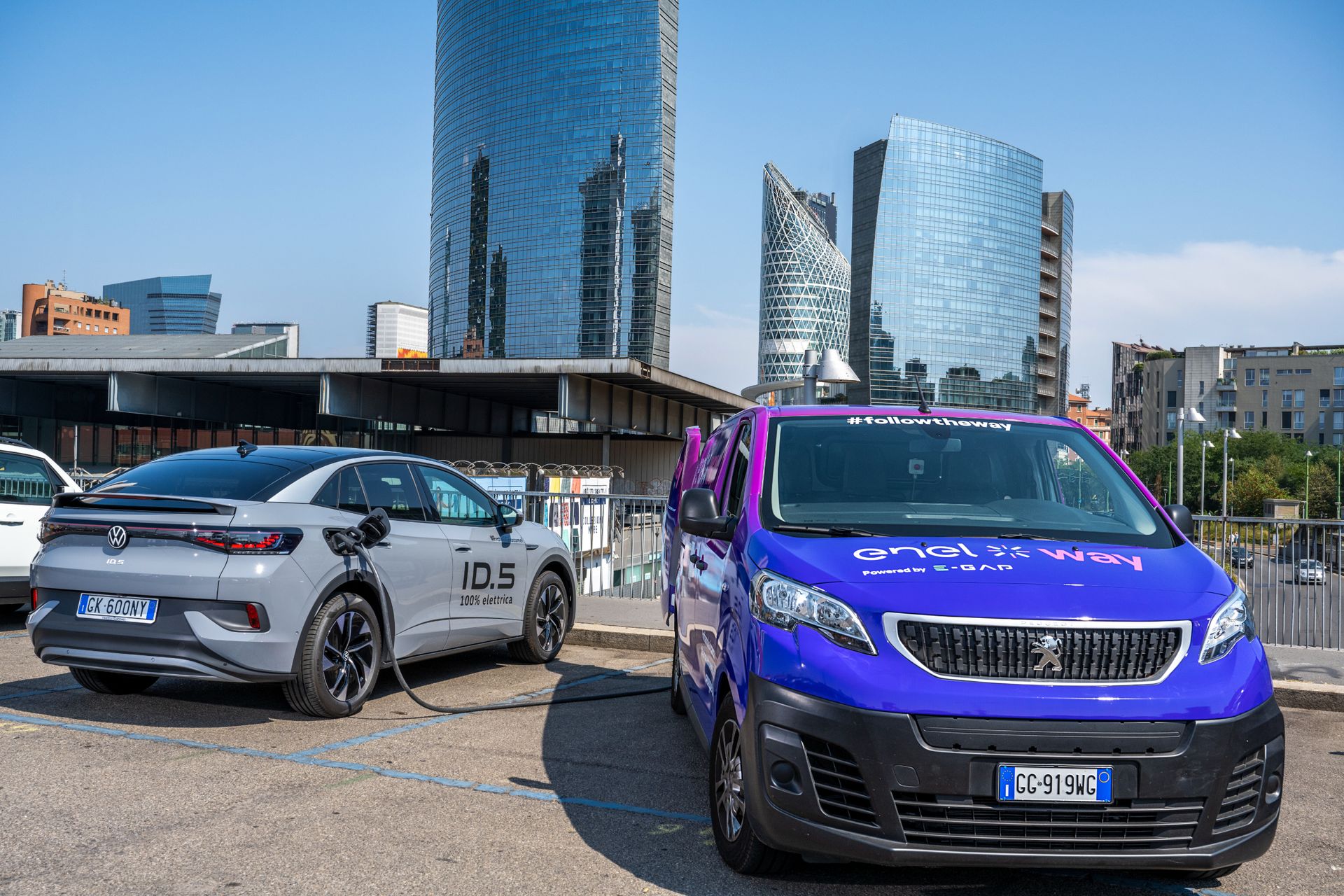 I van di ricarica veloce della collaborazione fra Enel X Way ed E-GAP