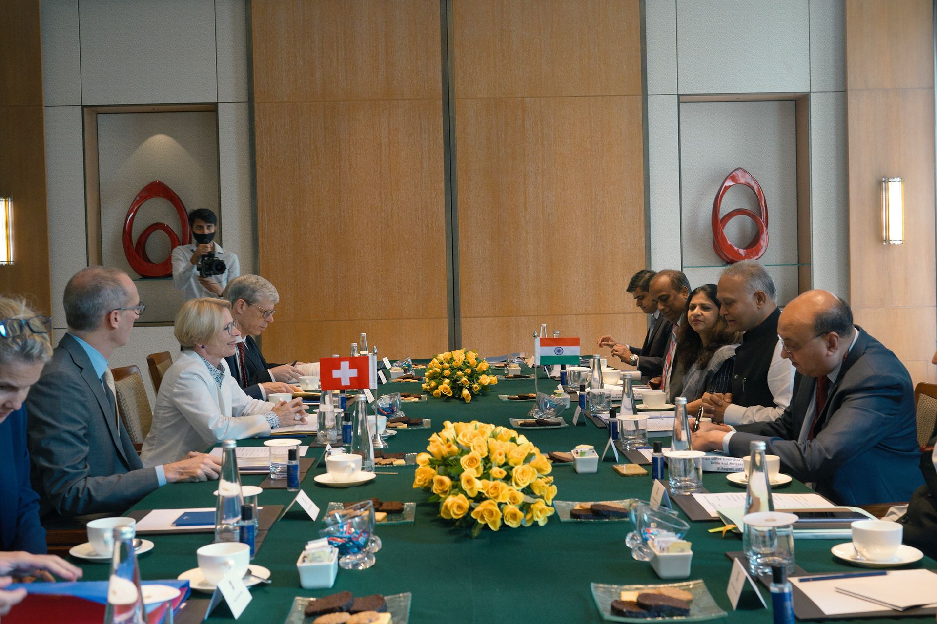 Incontro a Nuova Delhi fra Sanjay Verma per l'India e Livia Leu per la Svizzera
