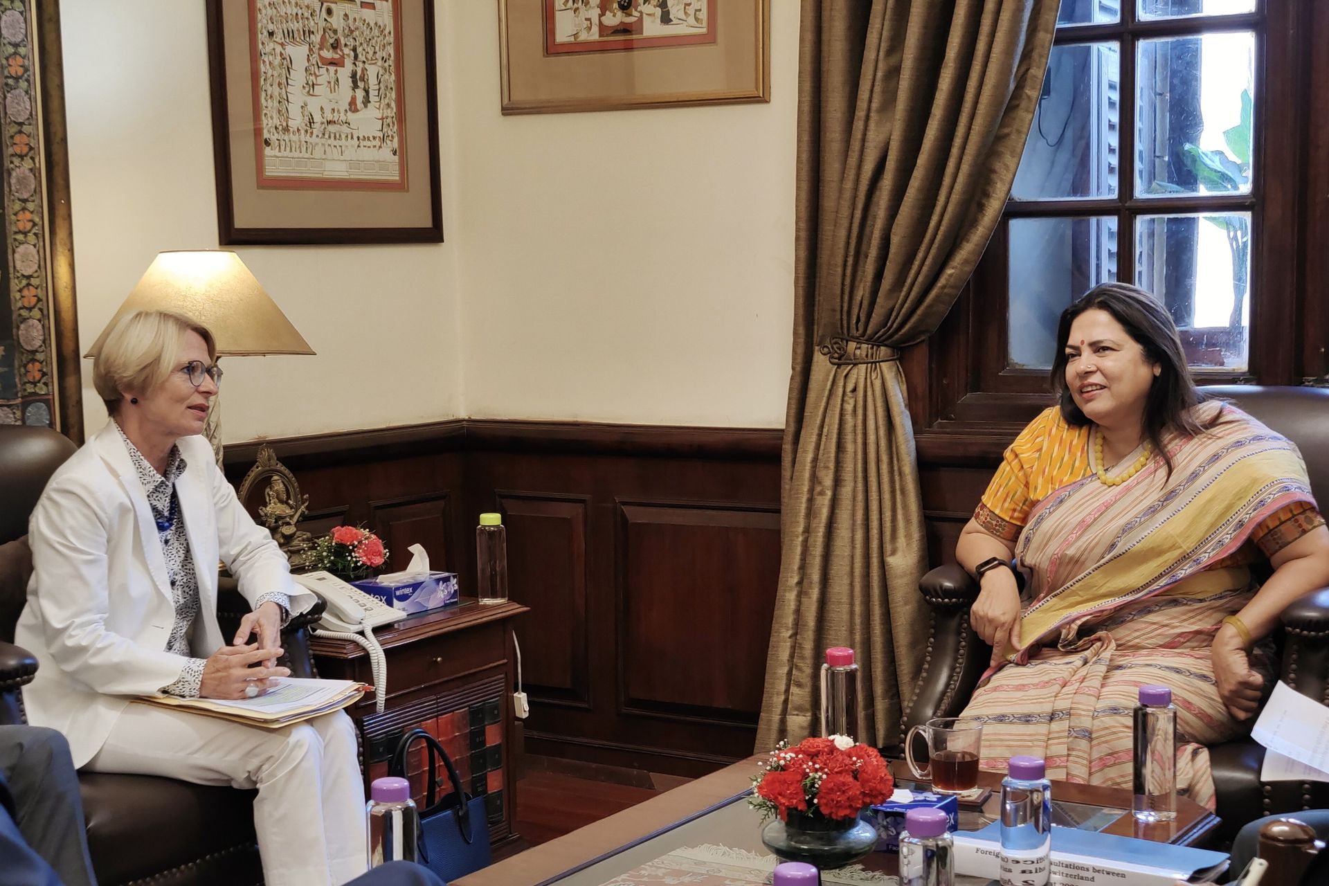 Incontro a Nuova Delhi fra Meenakashi Lekhi per l'India e Livia Leu per la Svizzera
