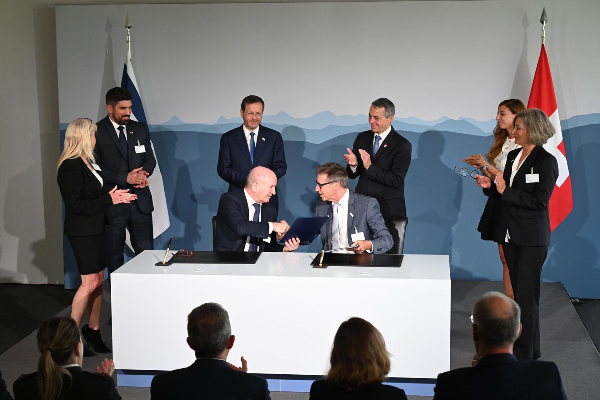 La firma del Memorandum of Understanding tra il Fondo Nazionale Svizzero per la Scienza (FNS) e la Fondazione Israeliana per la Scienza (ISF) il 29 agosto 2022